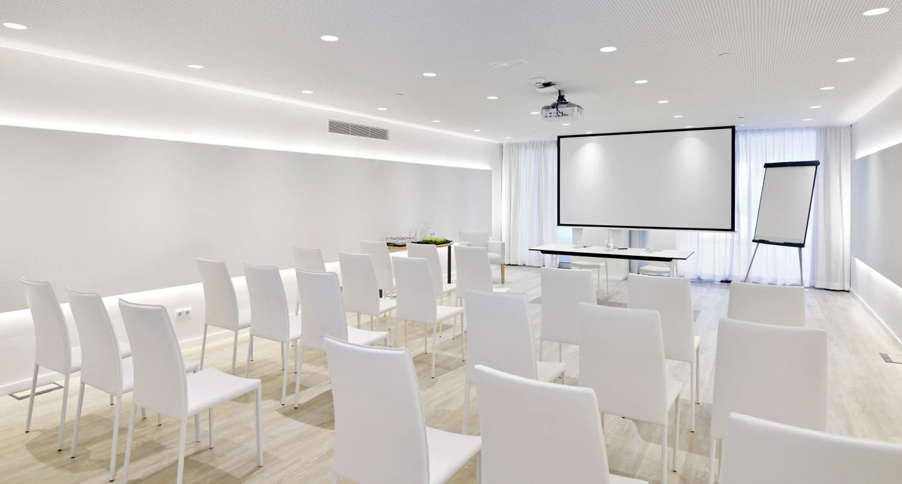 Business facilities in Meliá Calviá Beach