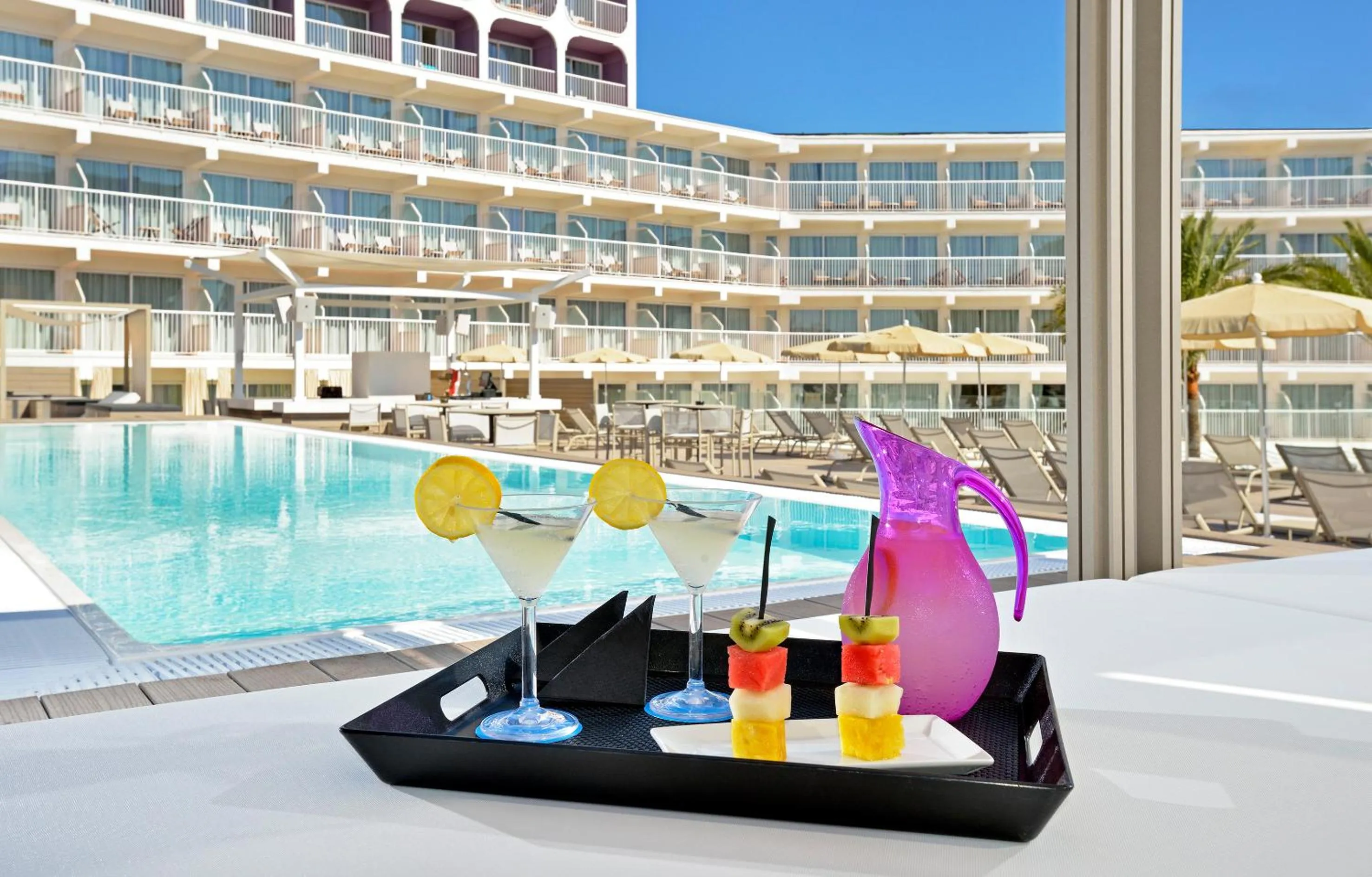 Drinks in Sol House The Studio - Calviá Beach - Adults Only