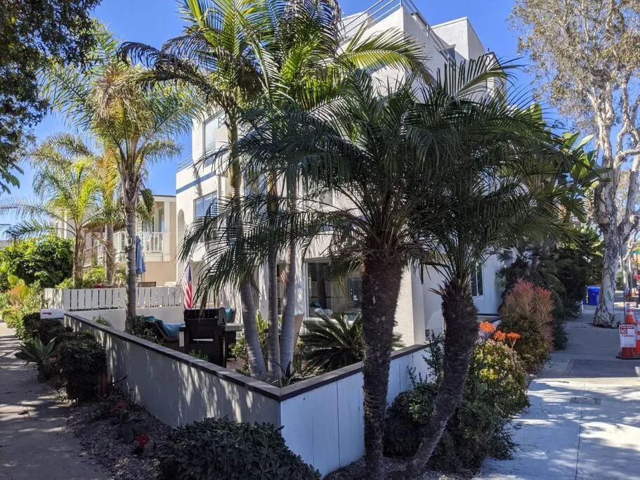 Property building in Upscale Mission Beach Couples Getaway/Pet Friendly