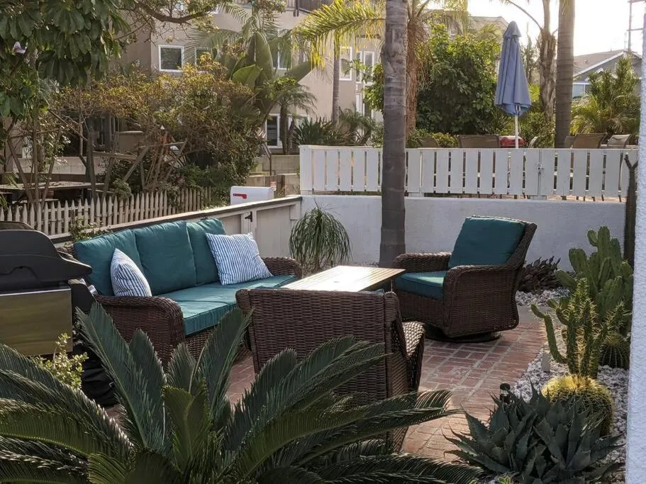 Patio in Upscale Mission Beach Couples Getaway/Pet Friendly