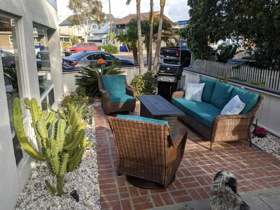 Patio in Upscale Mission Beach Couples Getaway/Pet Friendly