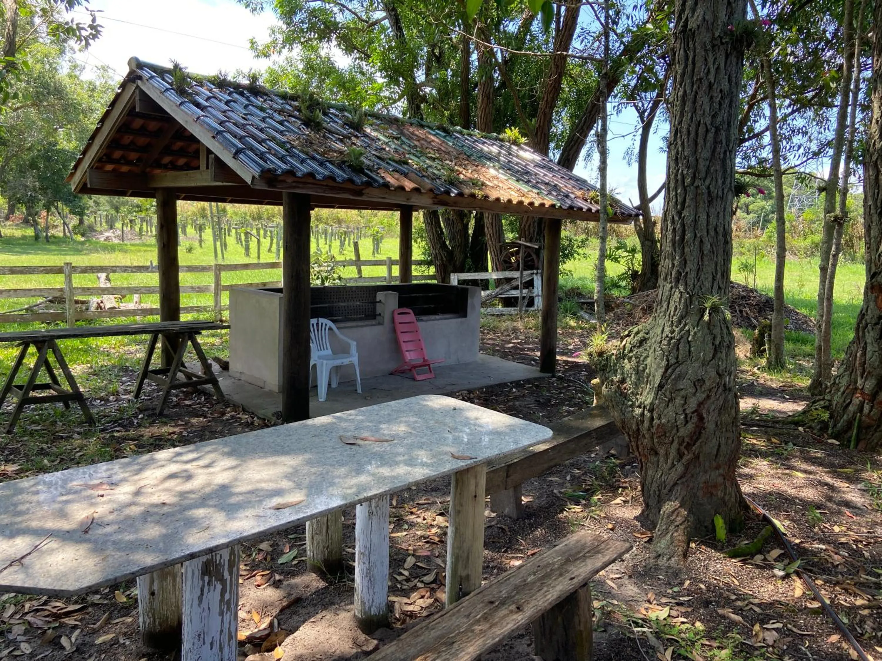 BBQ facilities in Haras Trevo de Ferro, Praia, Piscina e Campo
