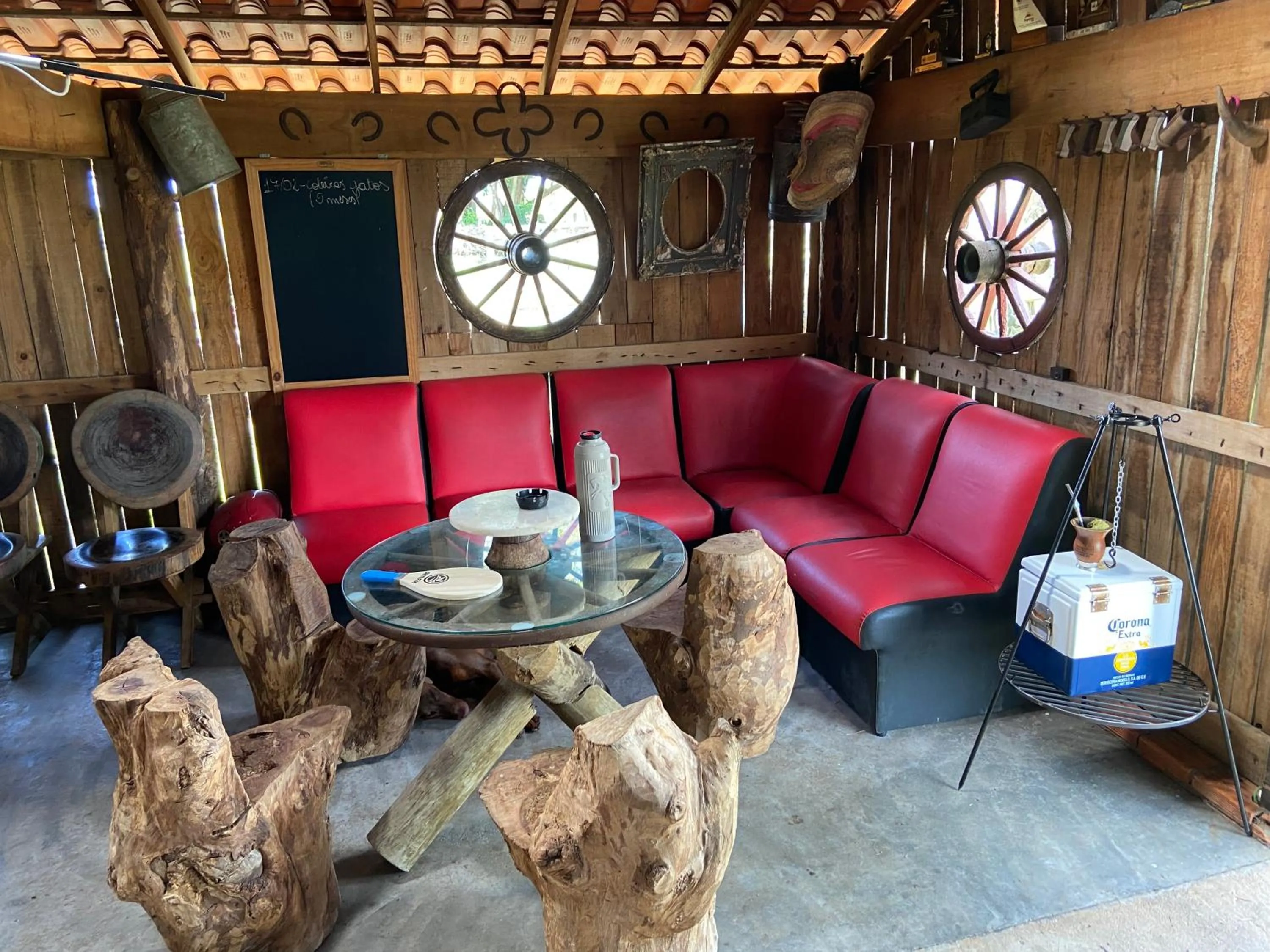 Communal lounge/ TV room in Haras Trevo de Ferro, Praia, Piscina e Campo