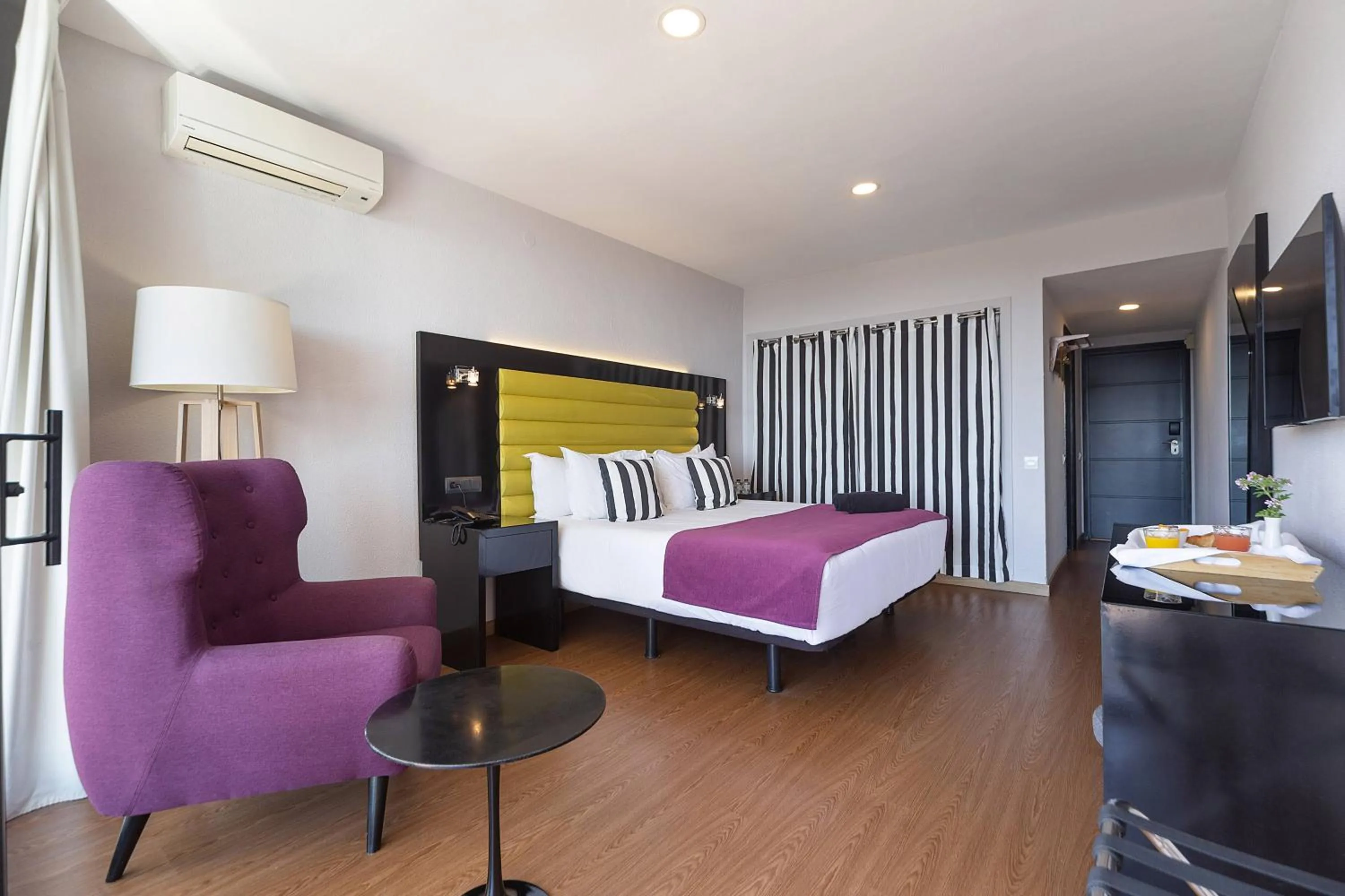 Property building, Bed in Hotel Eetu Begur Affiliated by Meliá