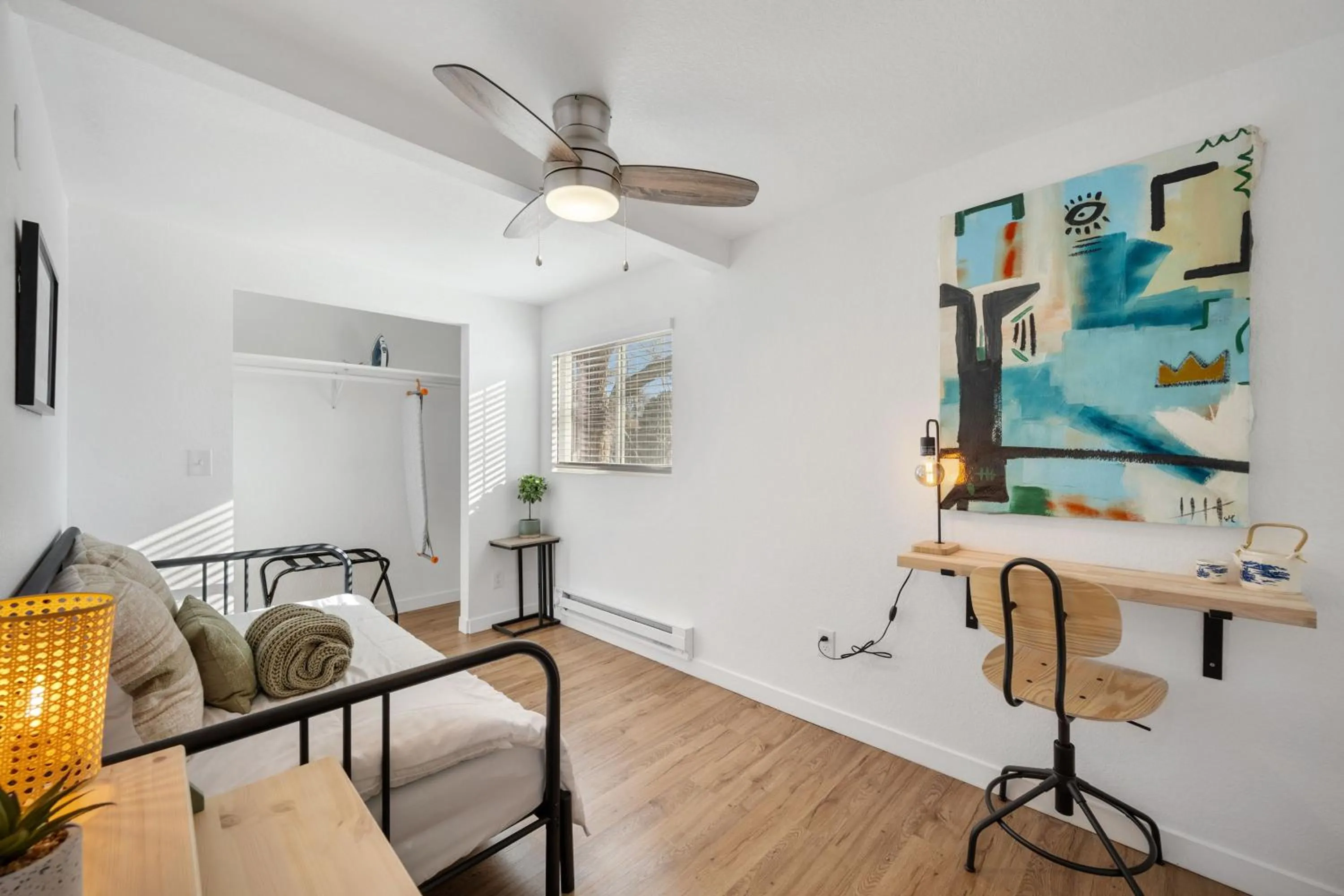 Bed in Beautiful Work Stay Retreat in Pueblo Near Downtown
