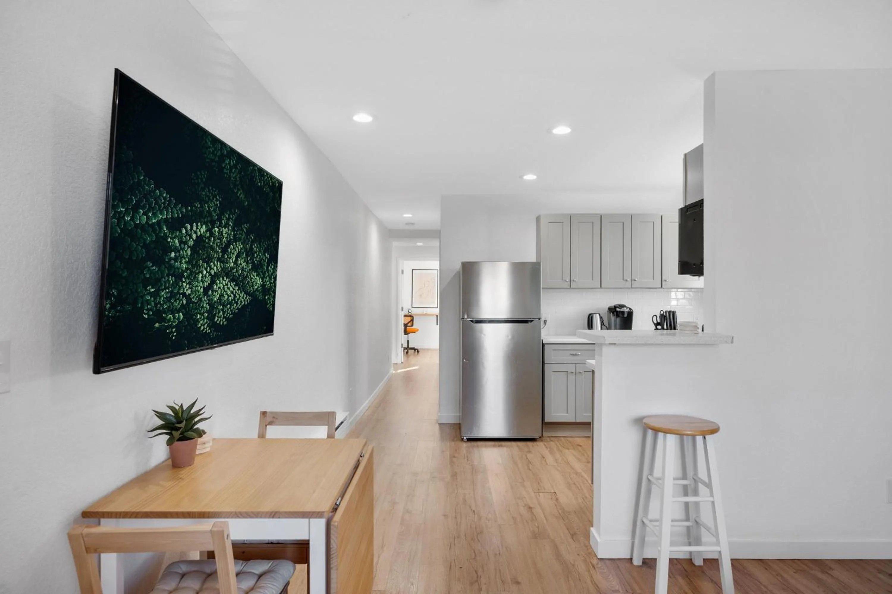 TV and multimedia in Beautiful Work Stay Retreat in Pueblo Near Downtown