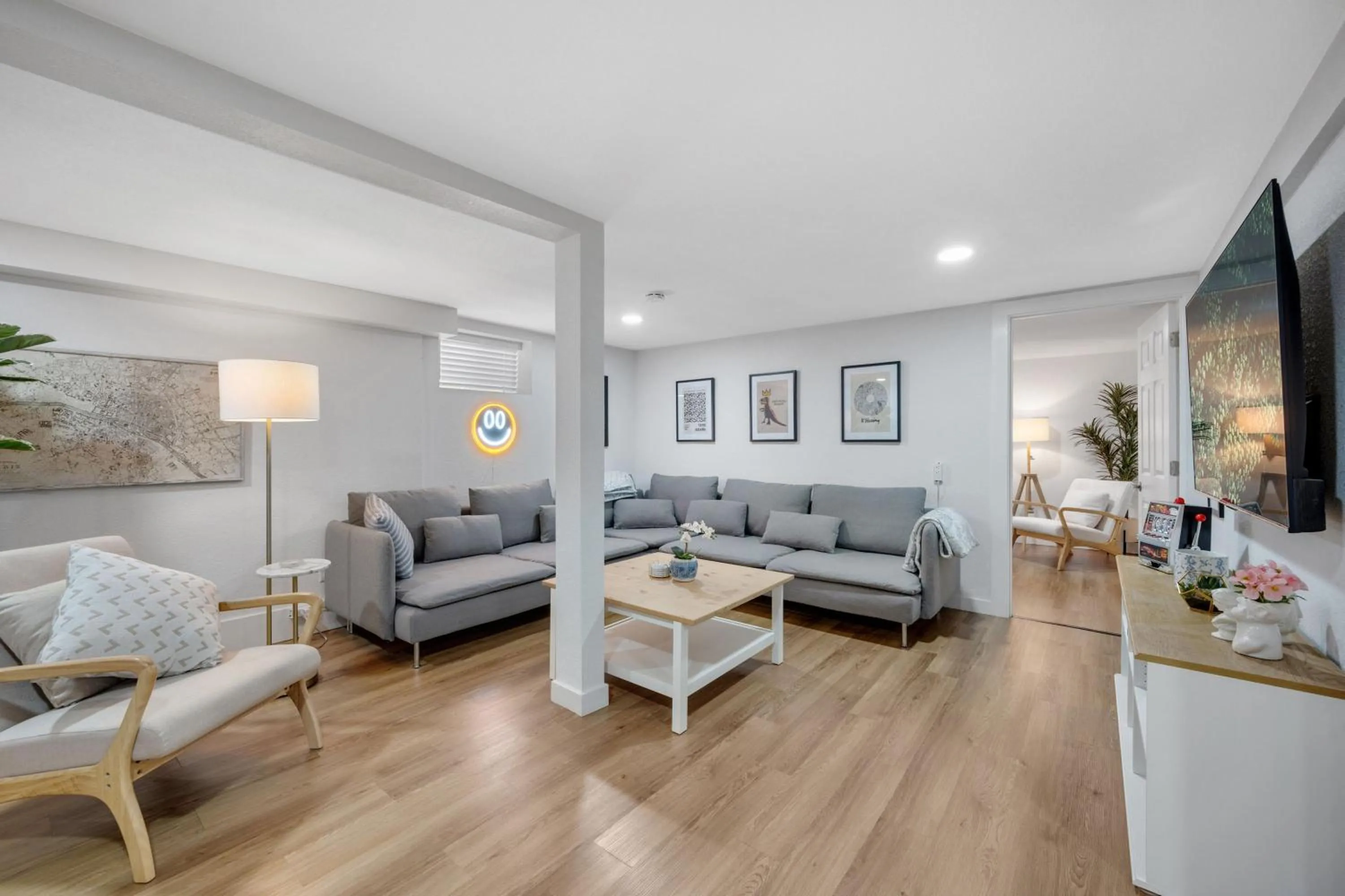 TV and multimedia in Beautiful Work Stay Retreat in Pueblo Near Downtown