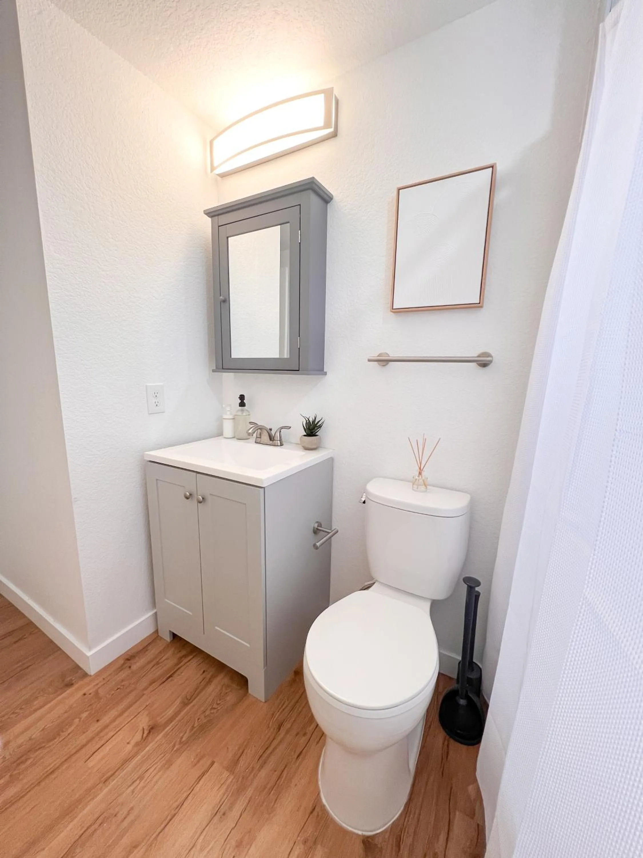 Toilet in Beautiful Work Stay Retreat in Pueblo Near Downtown