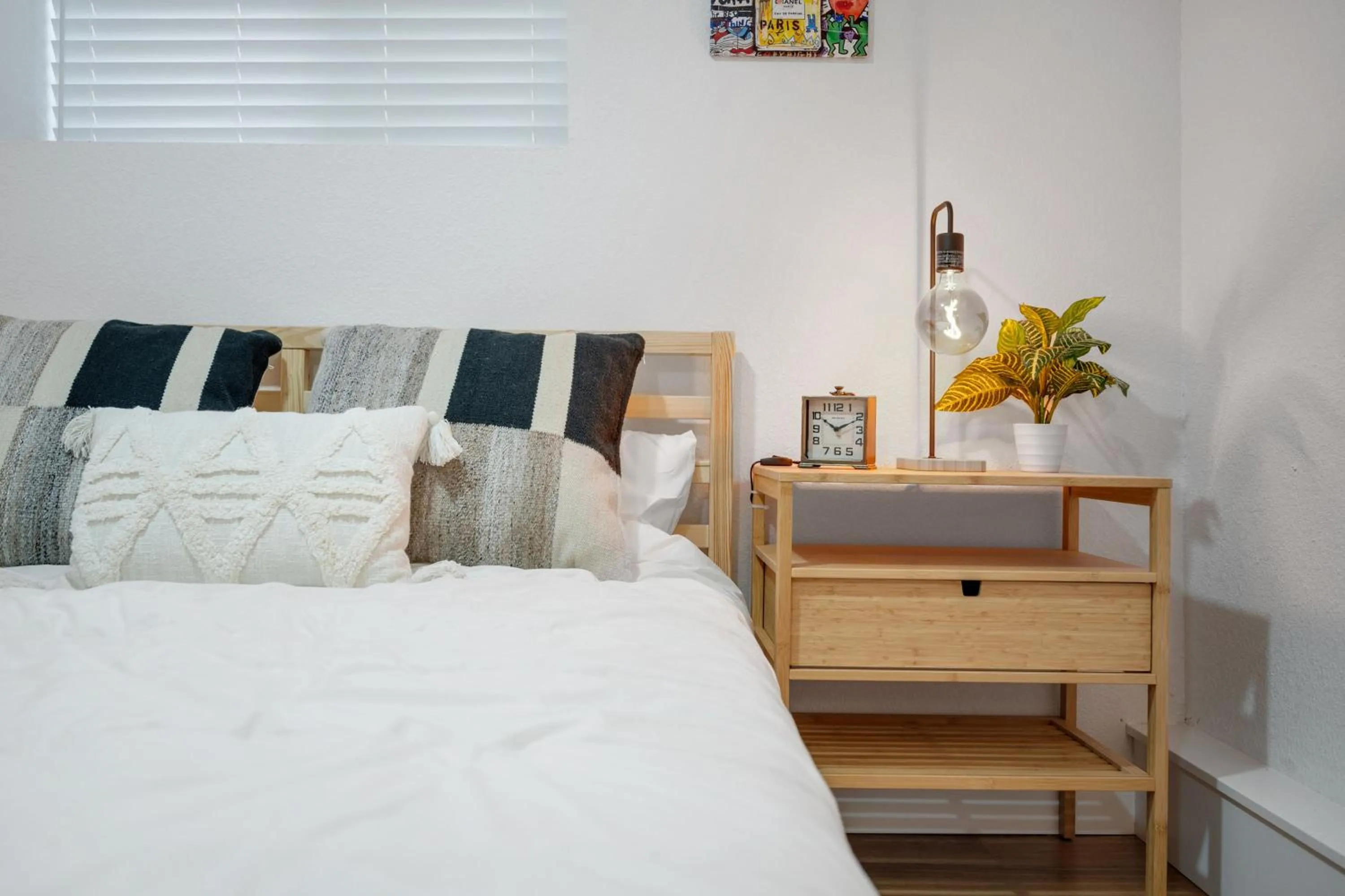Bed in Beautiful Work Stay Retreat in Pueblo Near Downtown