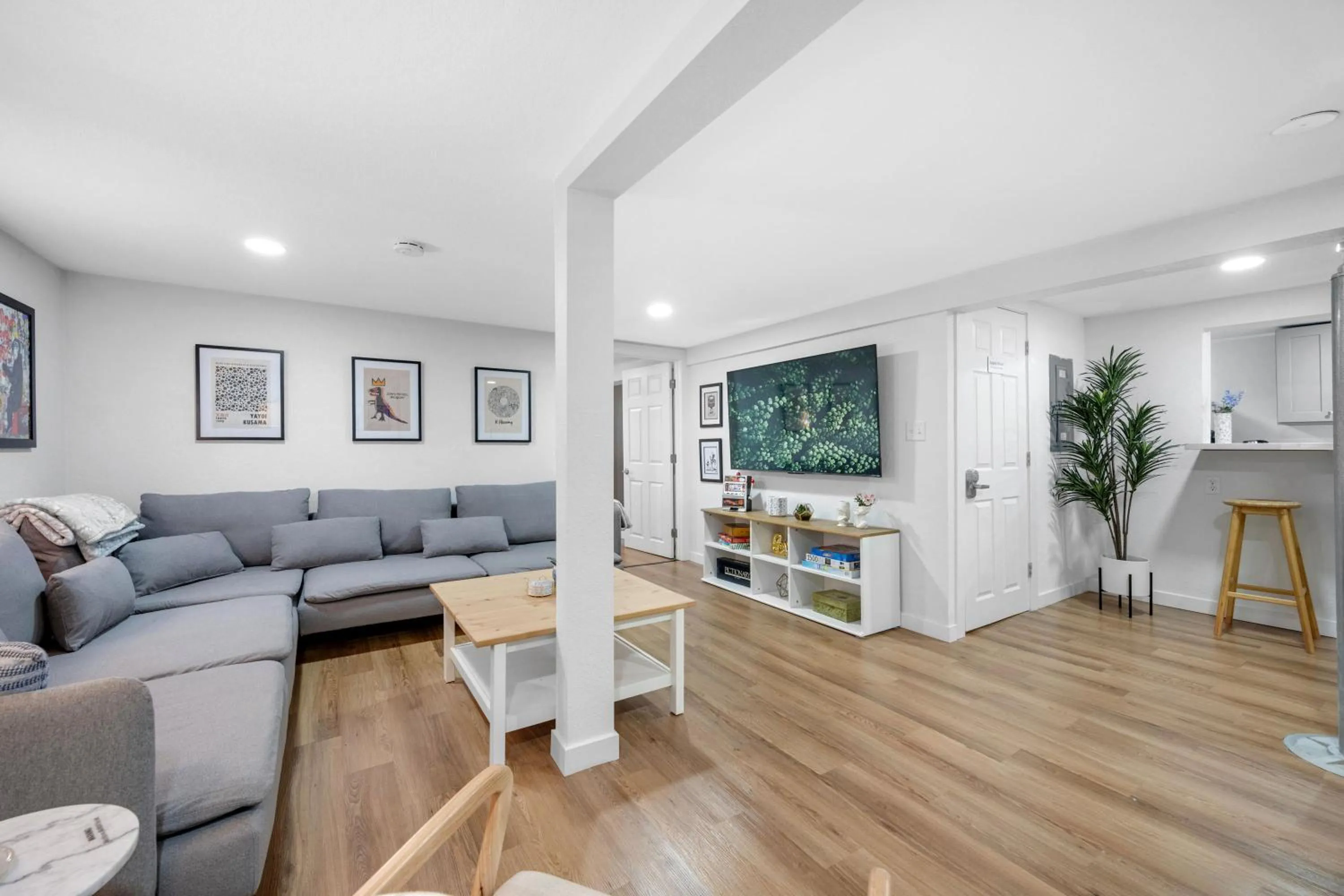 TV and multimedia in Beautiful Work Stay Retreat in Pueblo Near Downtown