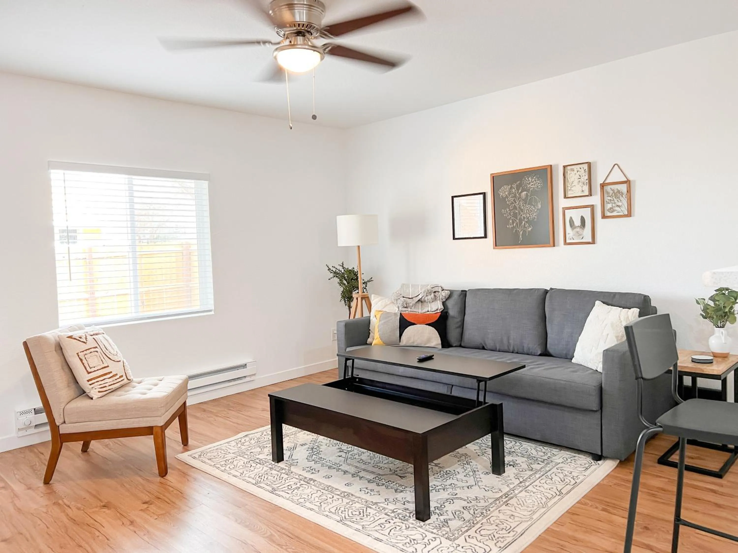 Living room in Beautiful Work Stay Retreat in Pueblo Near Downtown