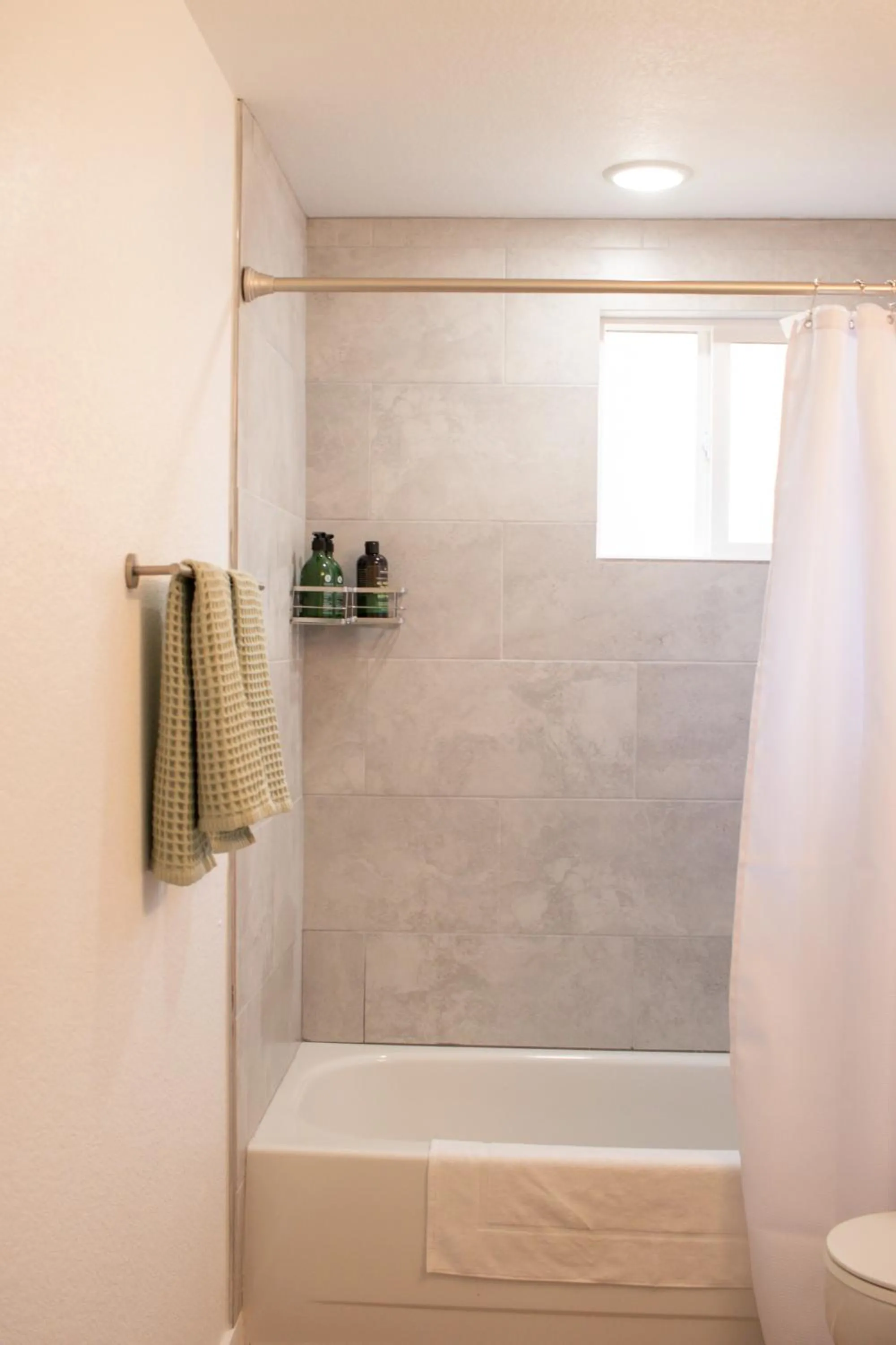 Bathroom in Beautiful Work Stay Retreat in Pueblo Near Downtown