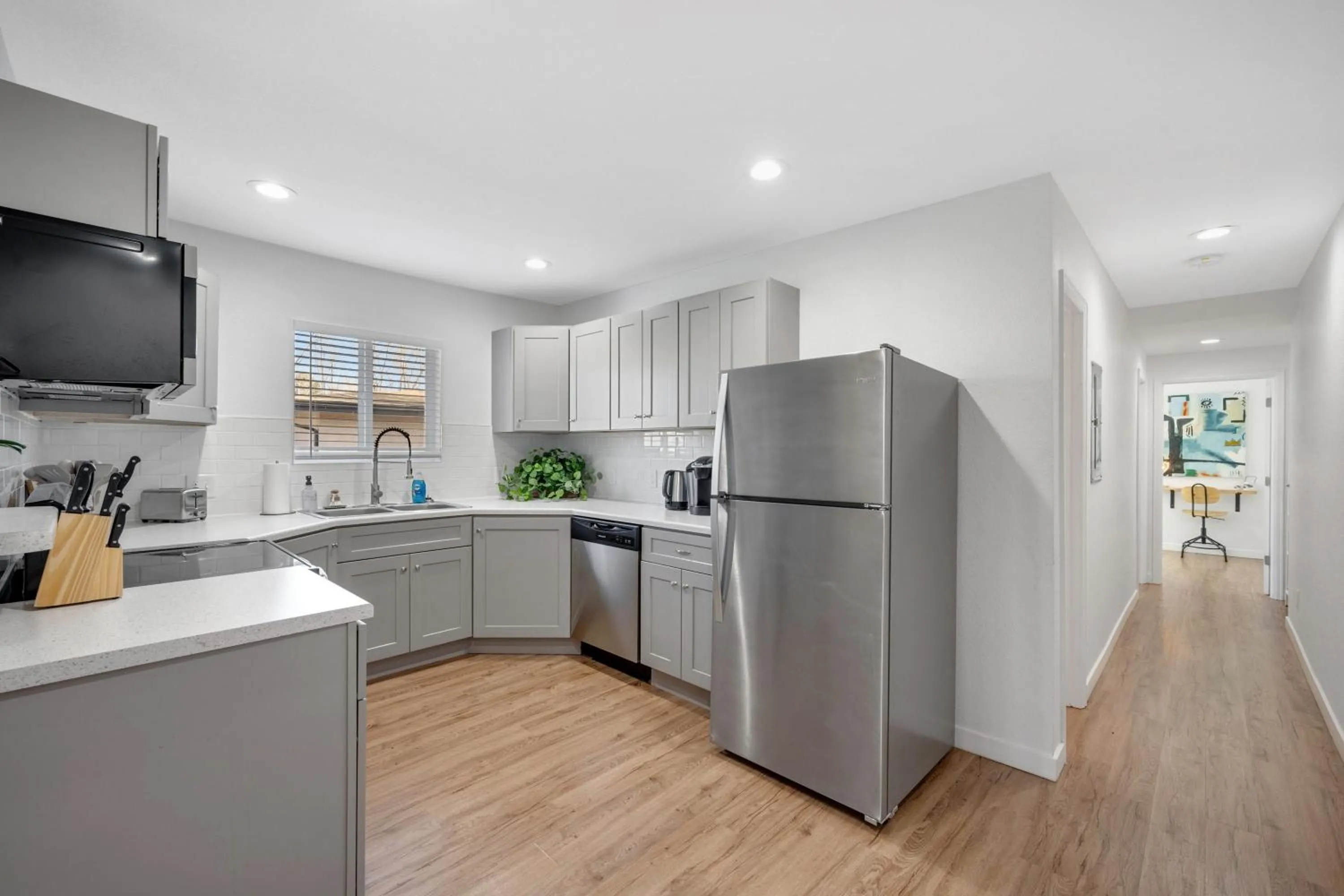 Kitchen or kitchenette in Beautiful Work Stay Retreat in Pueblo Near Downtown
