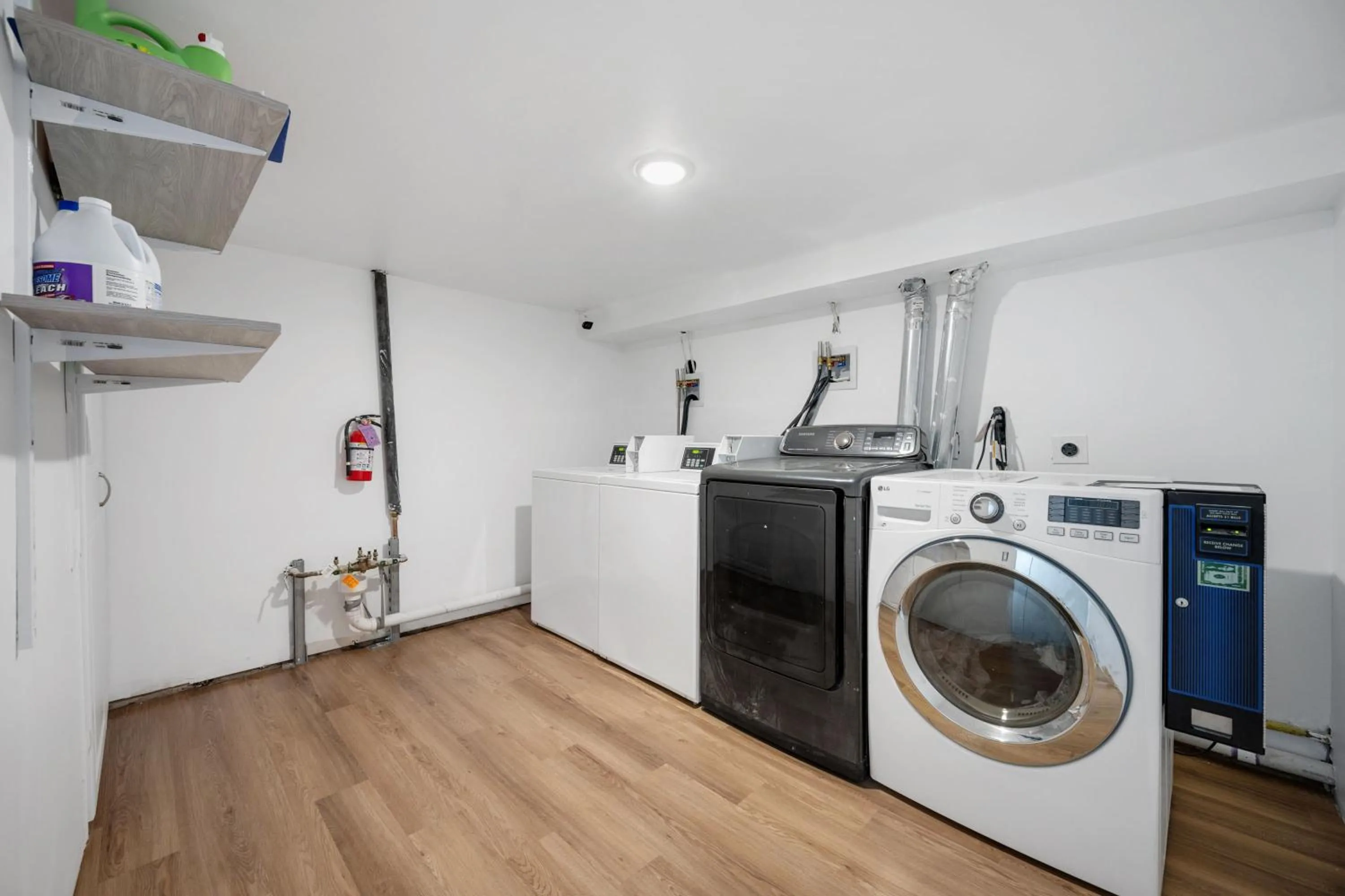 laundry in Beautiful Work Stay Retreat in Pueblo Near Downtown