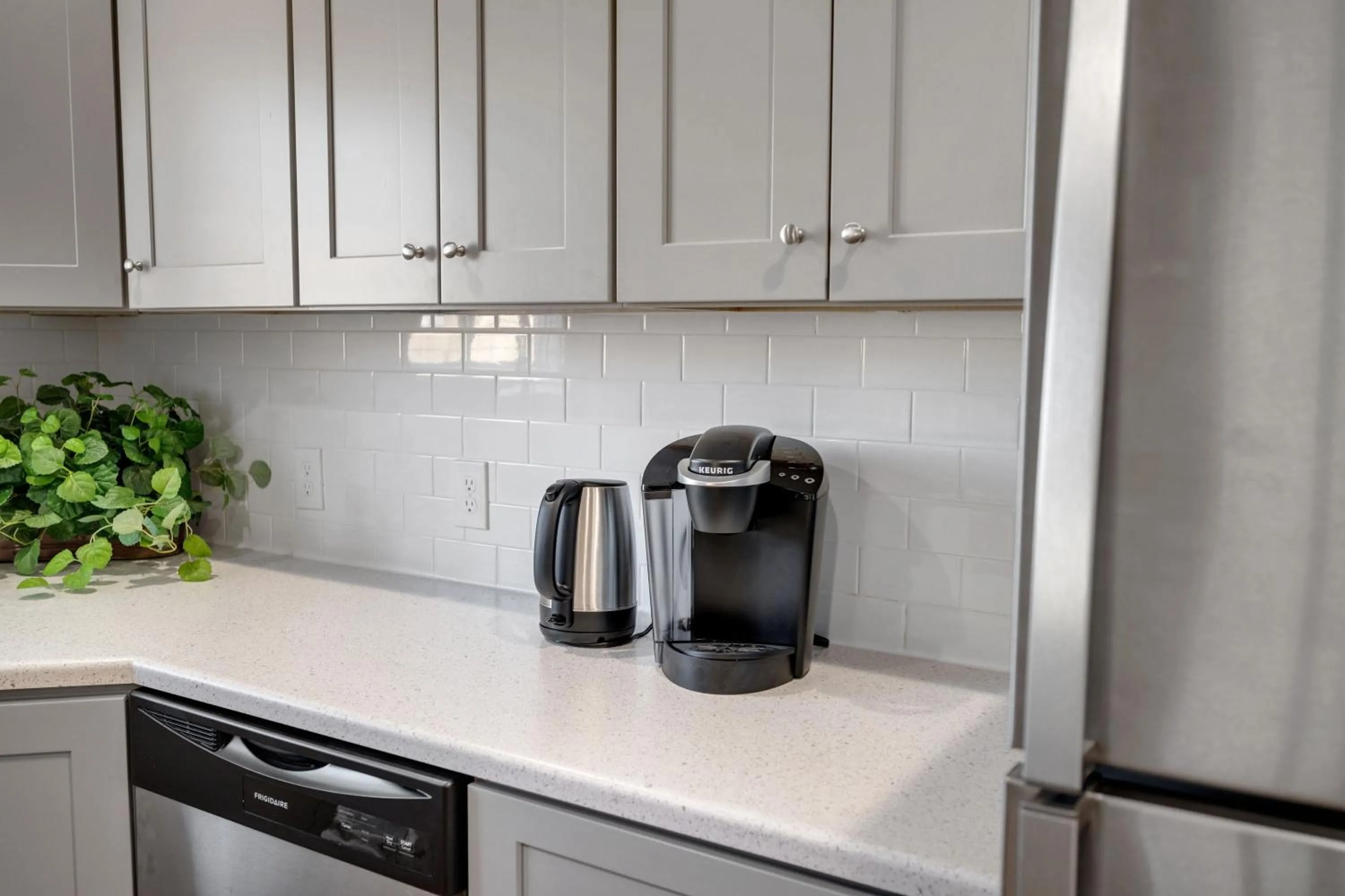 Coffee/tea facilities in Beautiful Work Stay Retreat in Pueblo Near Downtown