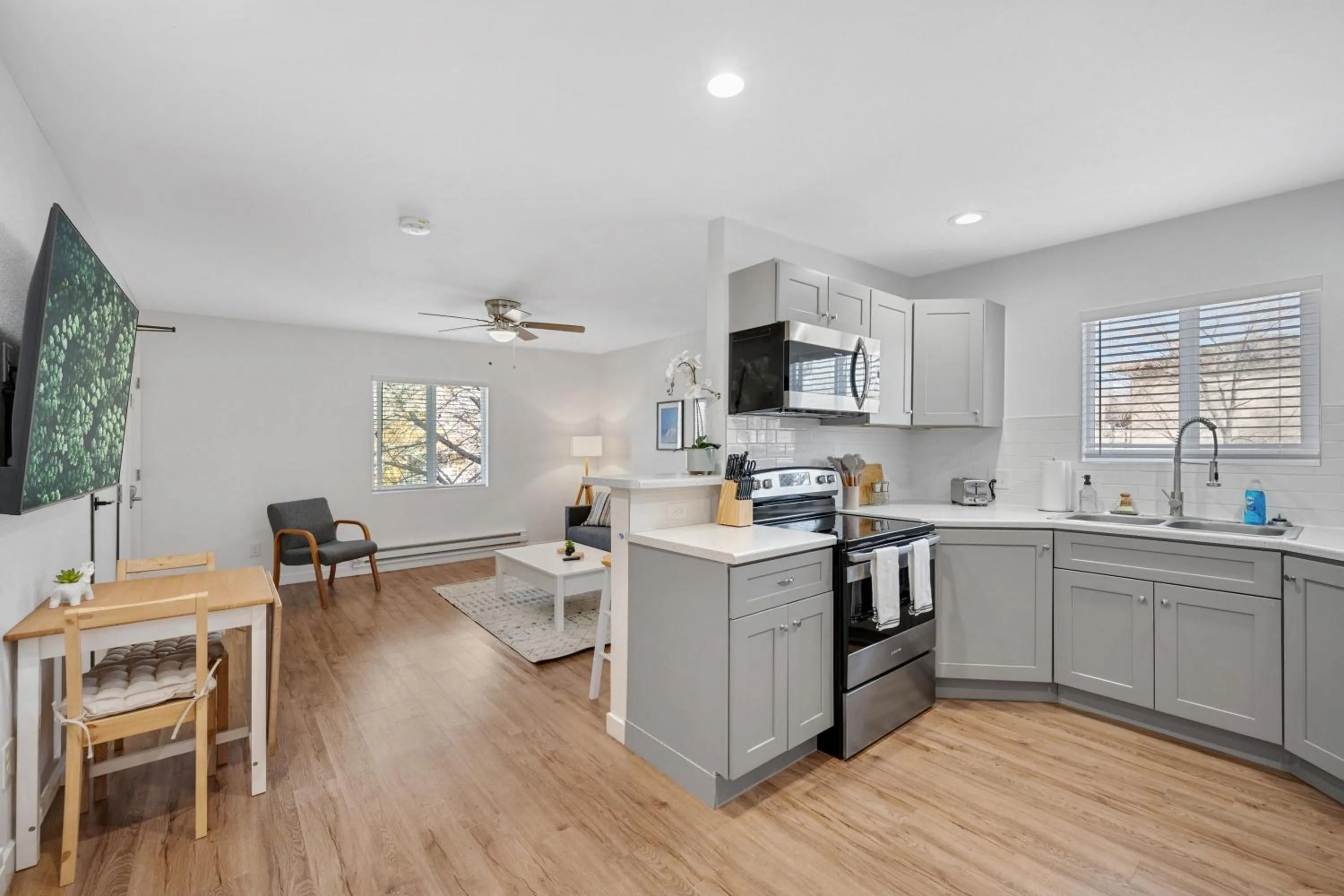 Kitchen or kitchenette in Beautiful Work Stay Retreat in Pueblo Near Downtown
