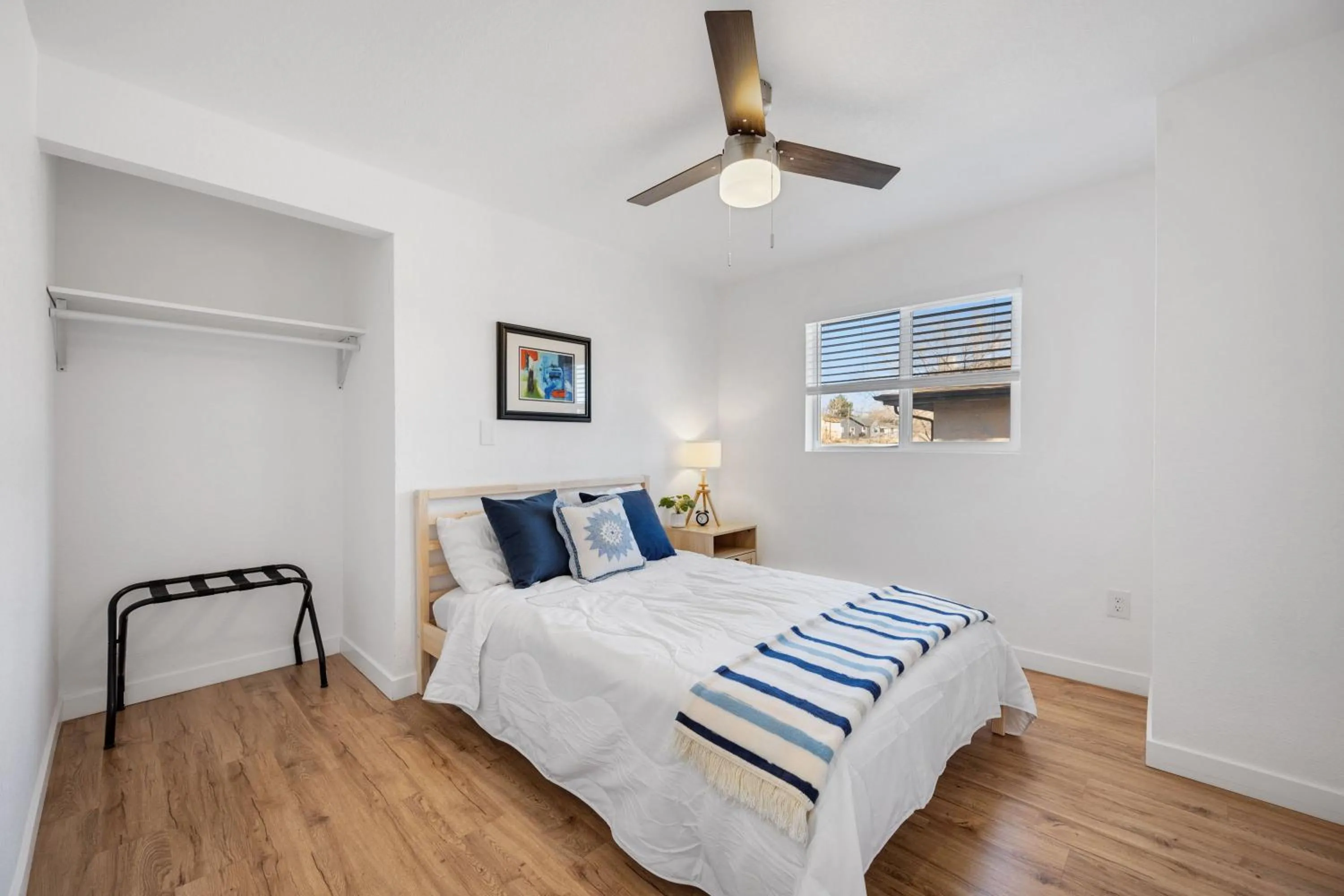 Bed in Beautiful Work Stay Retreat in Pueblo Near Downtown