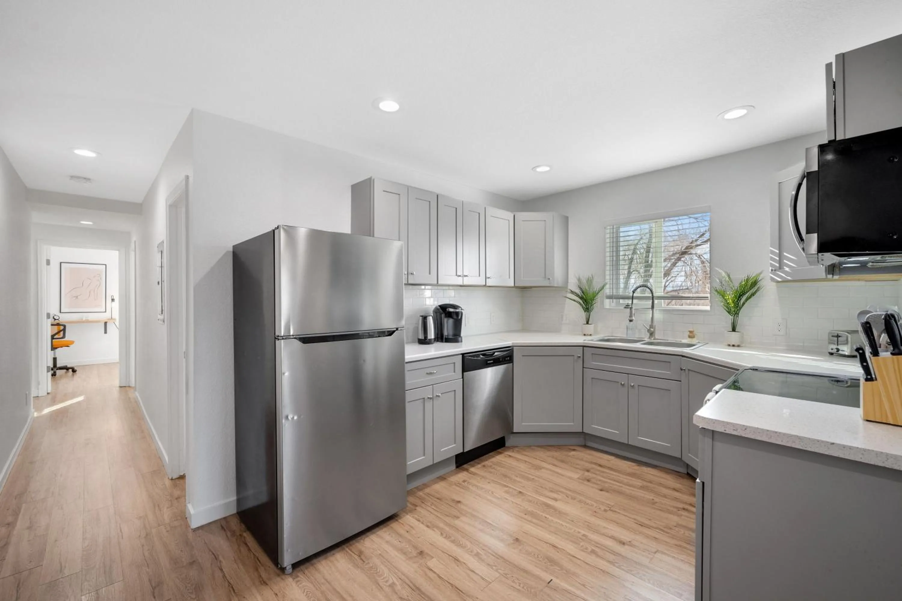 Kitchen or kitchenette in Beautiful Work Stay Retreat in Pueblo Near Downtown