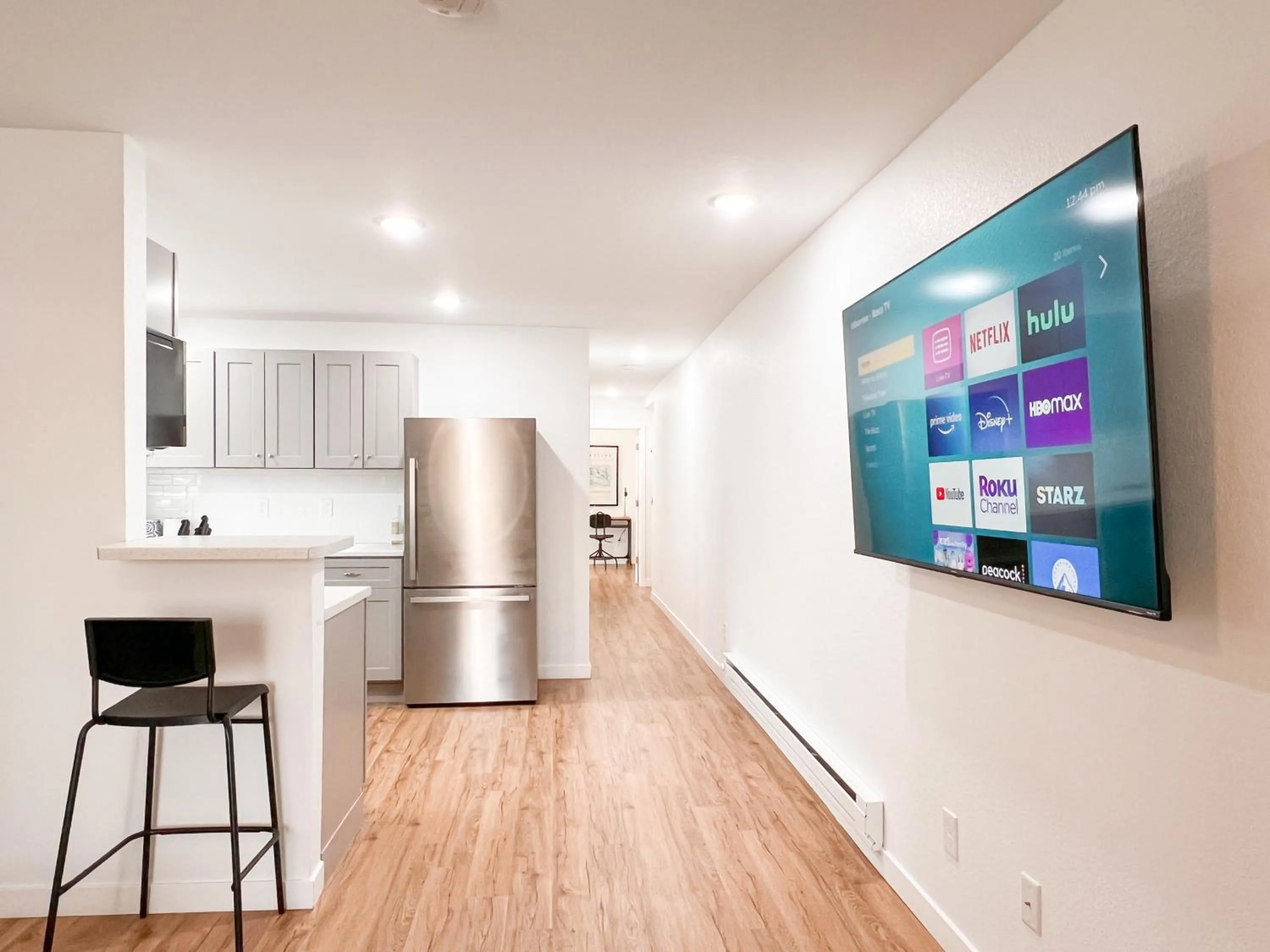 TV and multimedia in Beautiful Work Stay Retreat in Pueblo Near Downtown