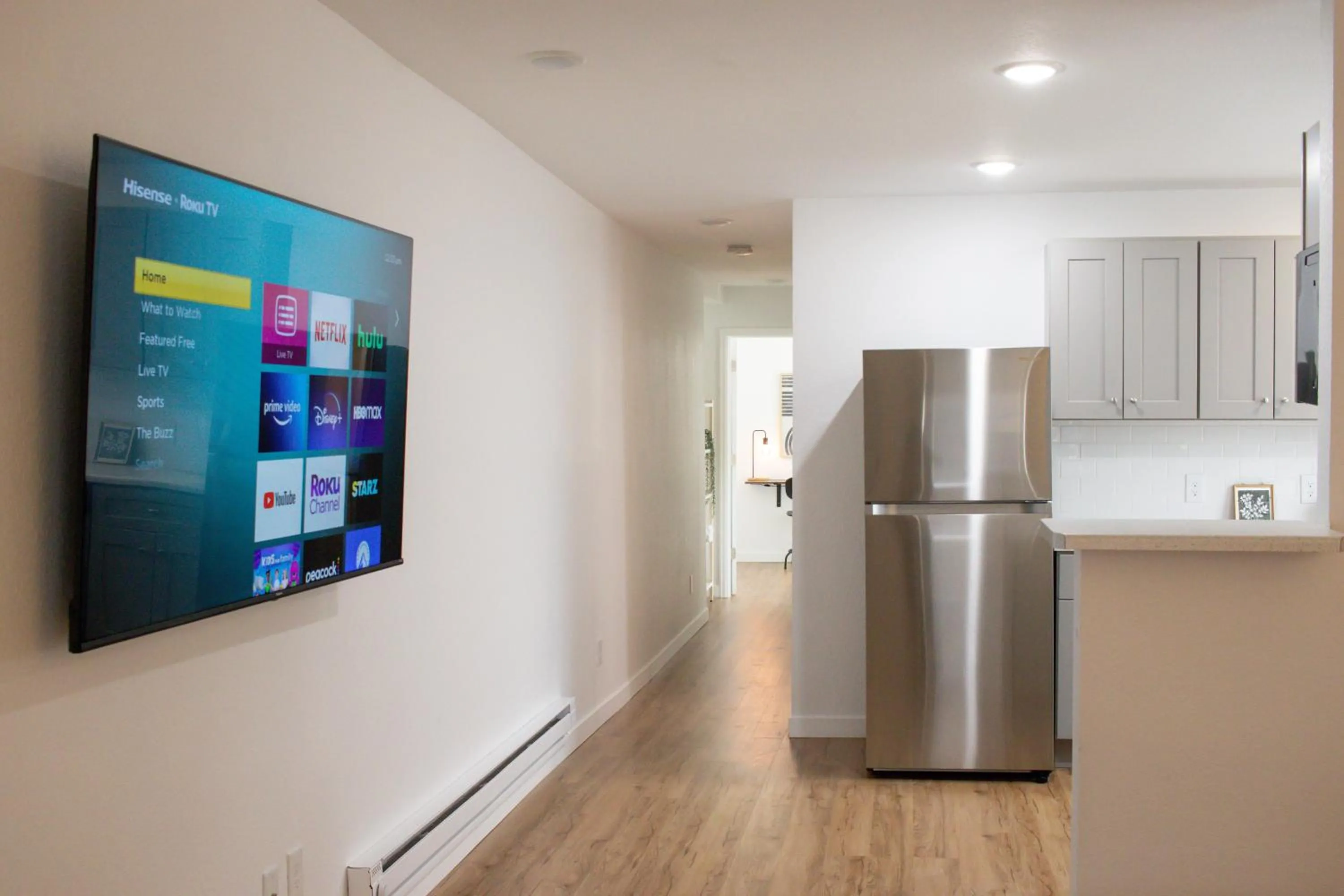 TV and multimedia in Beautiful Work Stay Retreat in Pueblo Near Downtown