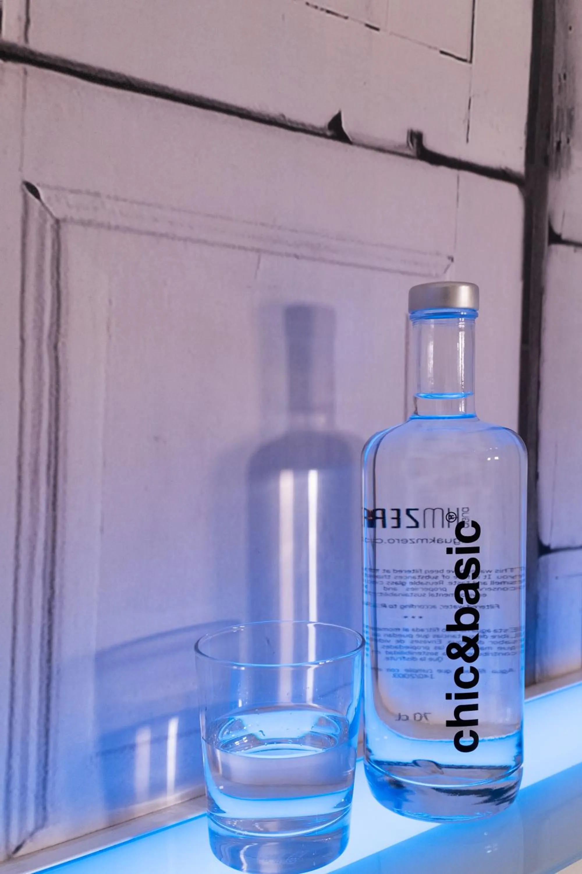 Drinks in Chic & Basic Tallers Hostal