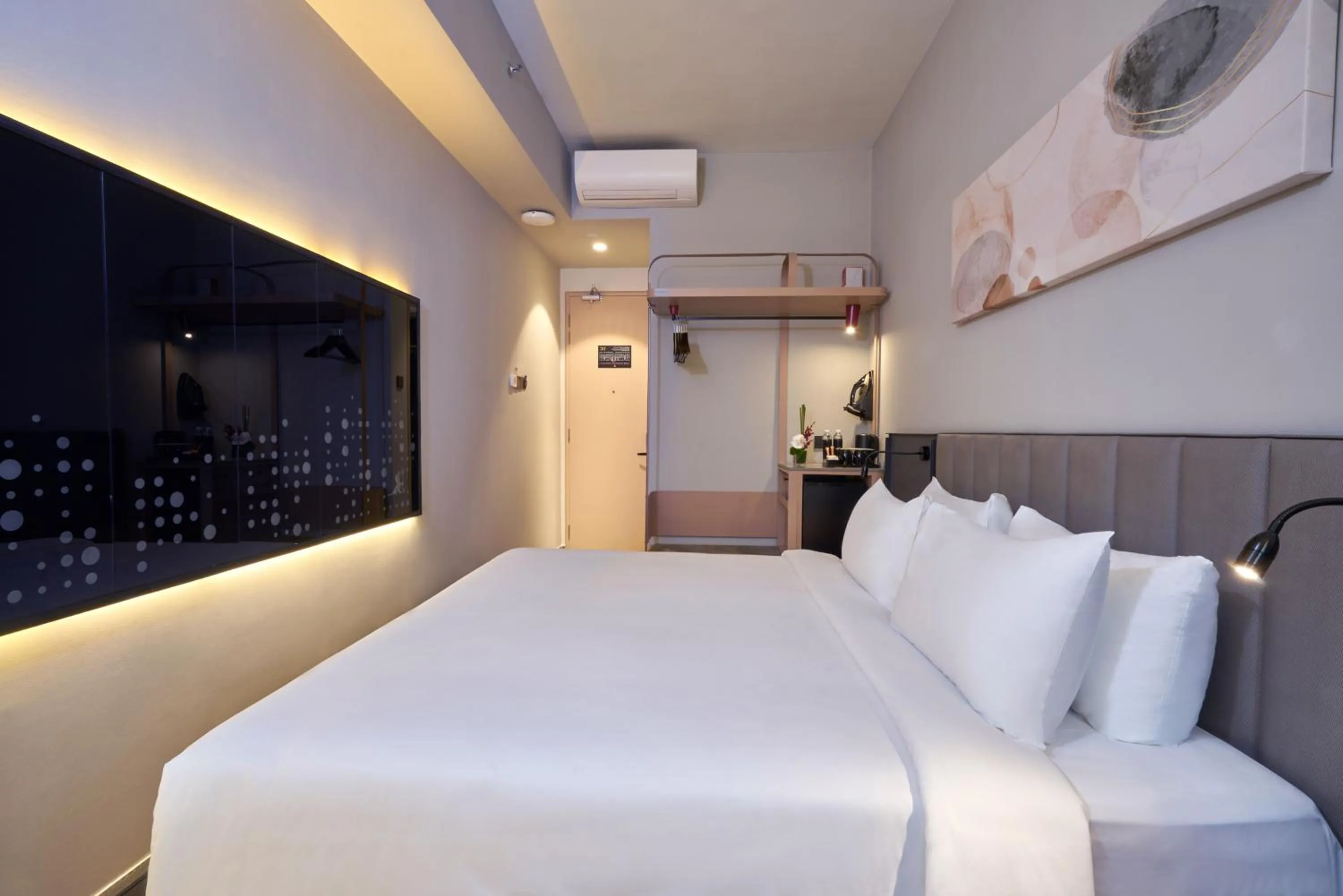 Bedroom, Bed in Sleeping Lion Suites