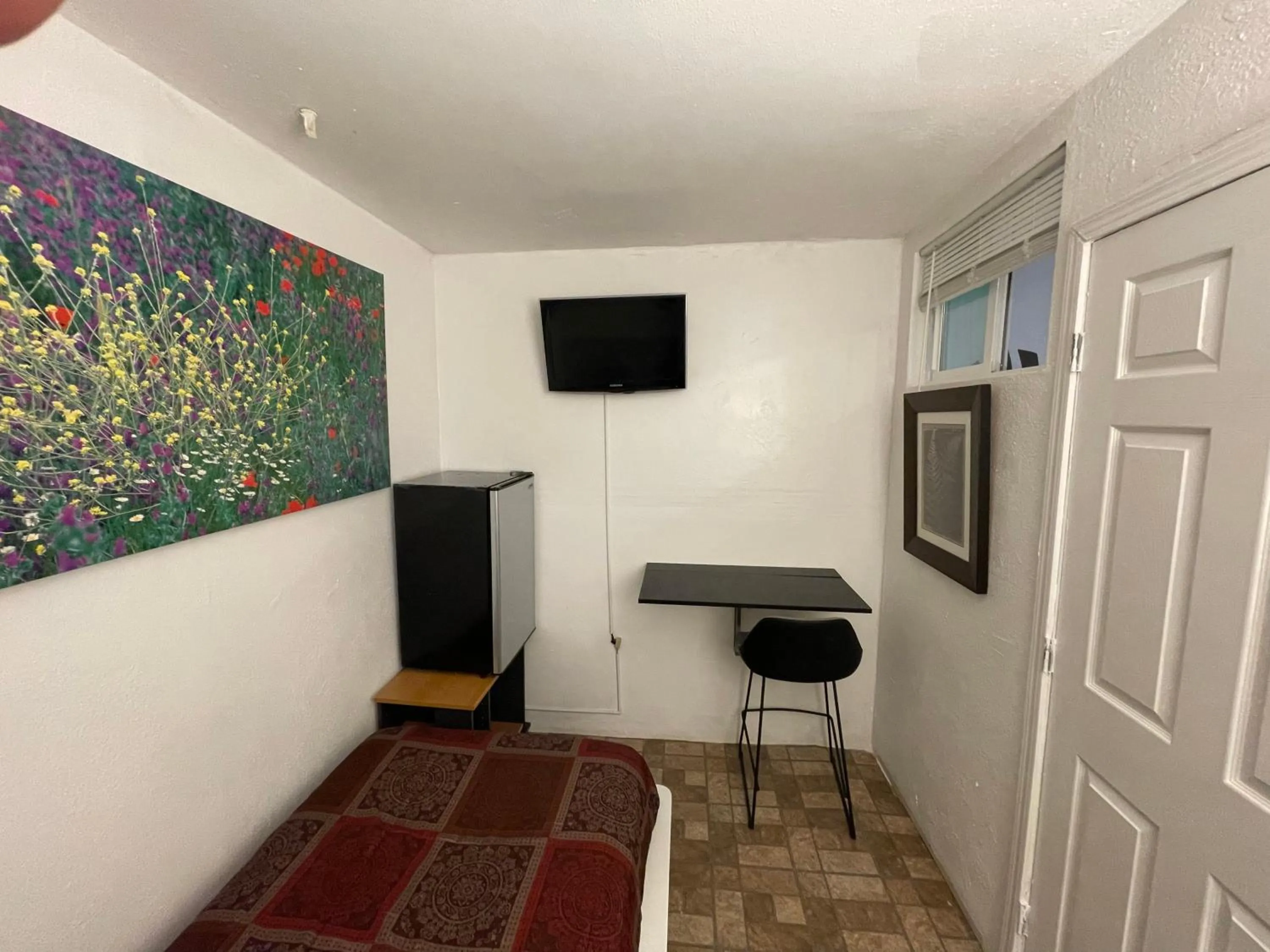 TV and multimedia in The Yellow Penthouse LLC