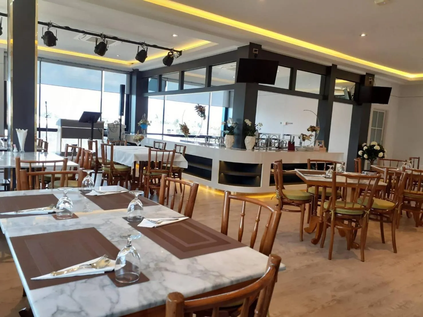 Restaurant/places to eat in Karnyapha Hotspring hotel