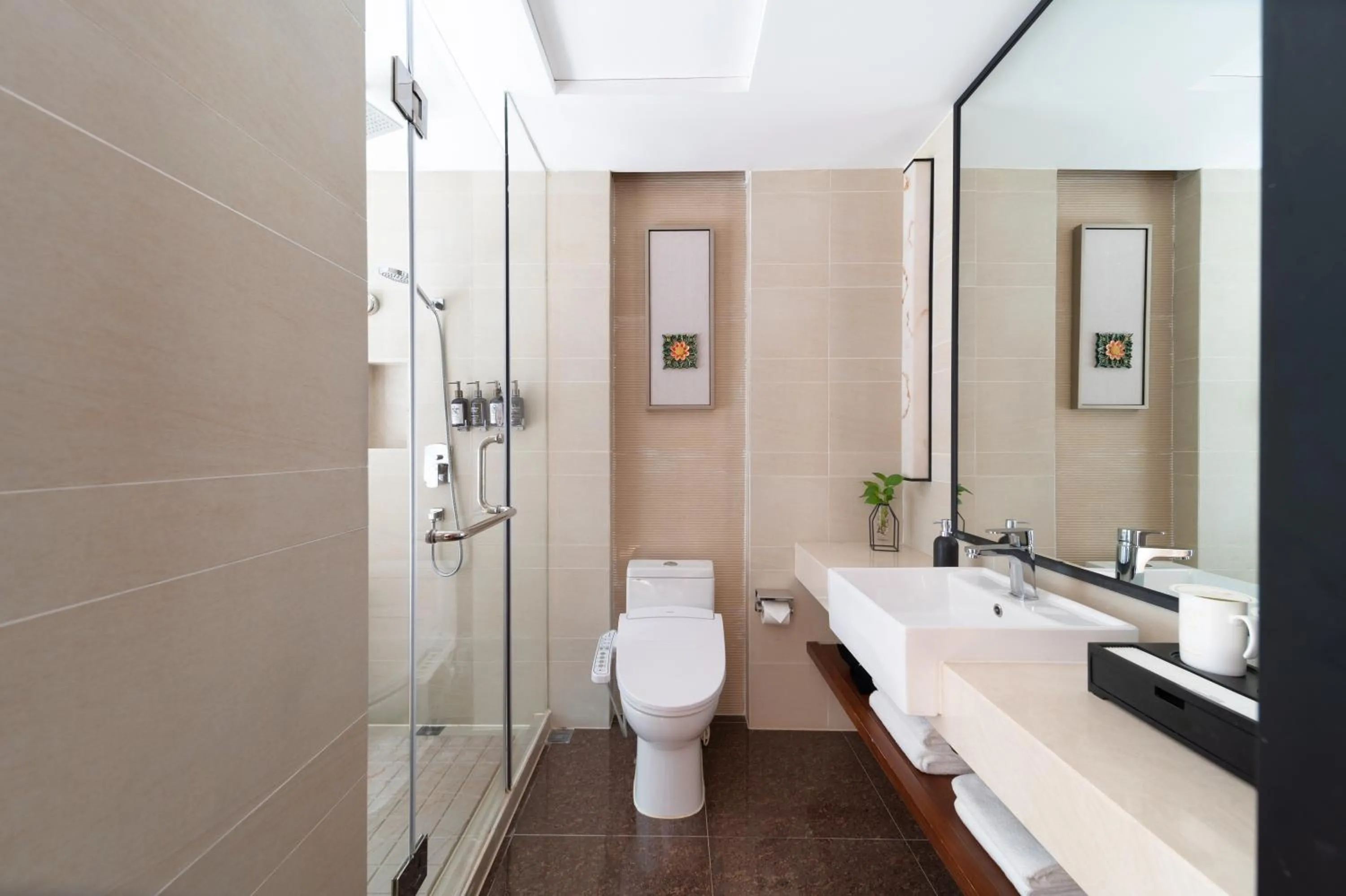 Toilet in SSAW Boutique Hotel Hangzhou Qianjiang New City