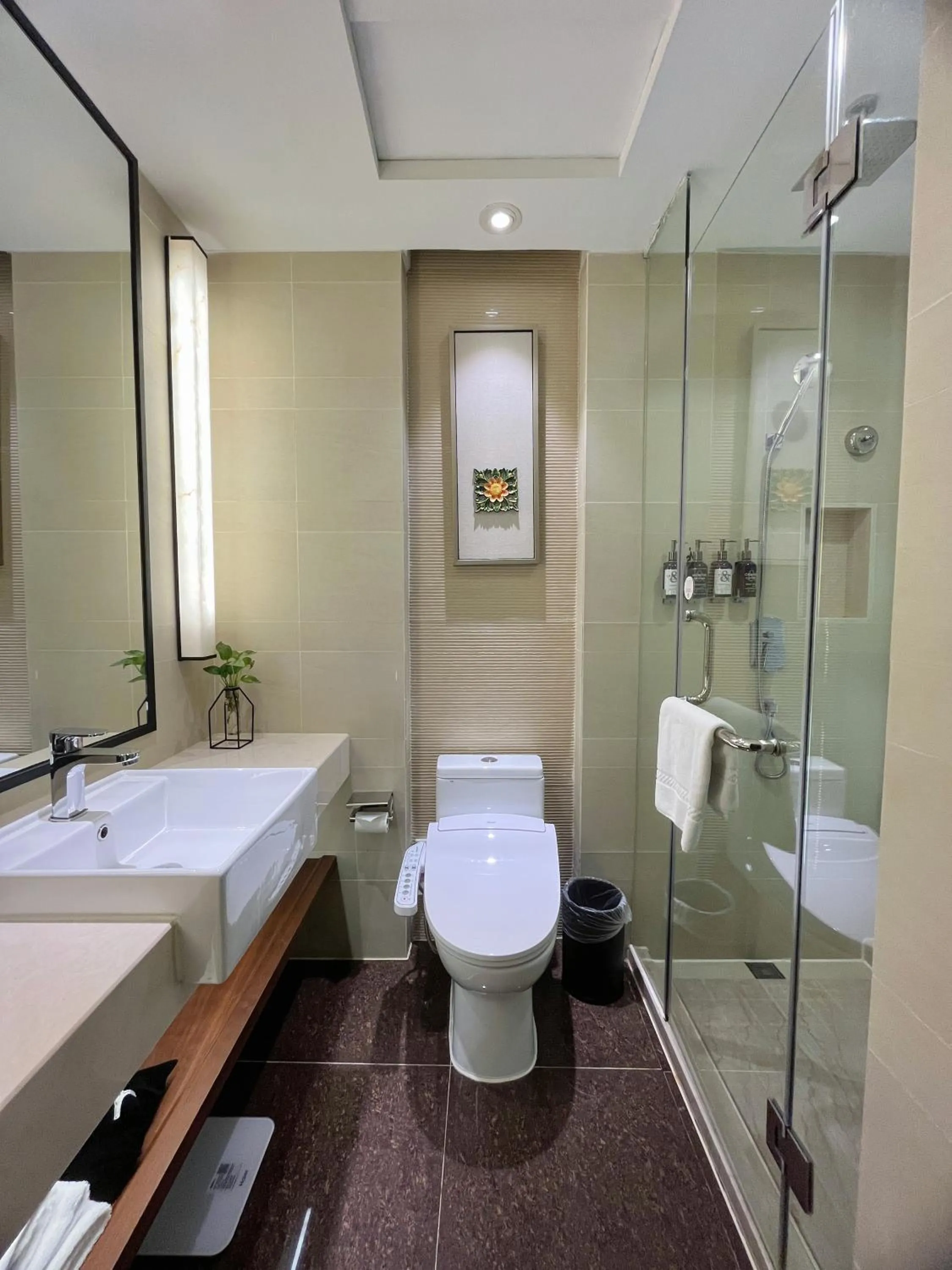 Shower in SSAW Boutique Hotel Hangzhou Qianjiang New City