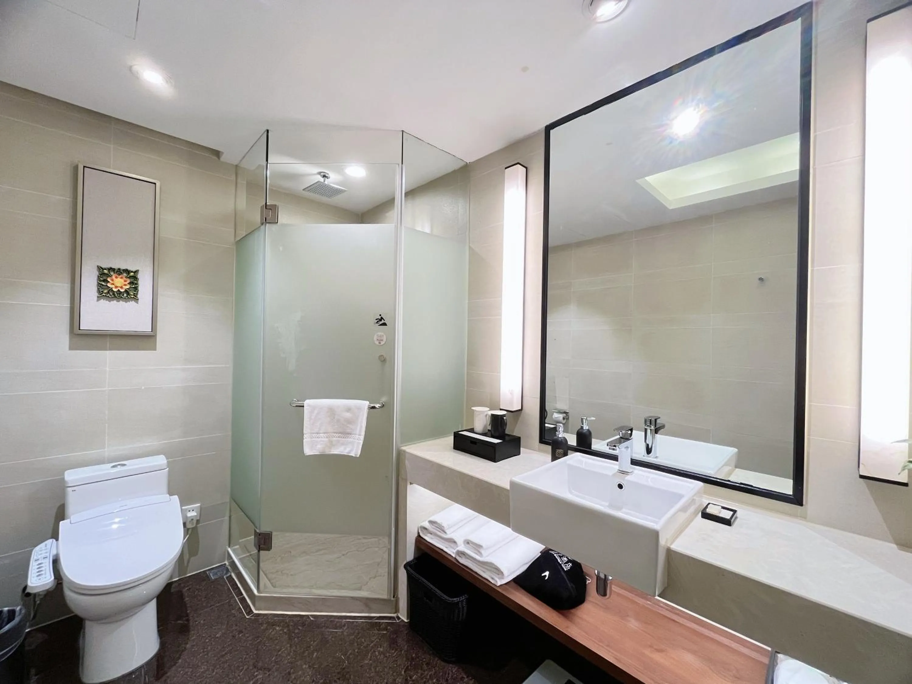 Shower in SSAW Boutique Hotel Hangzhou Qianjiang New City