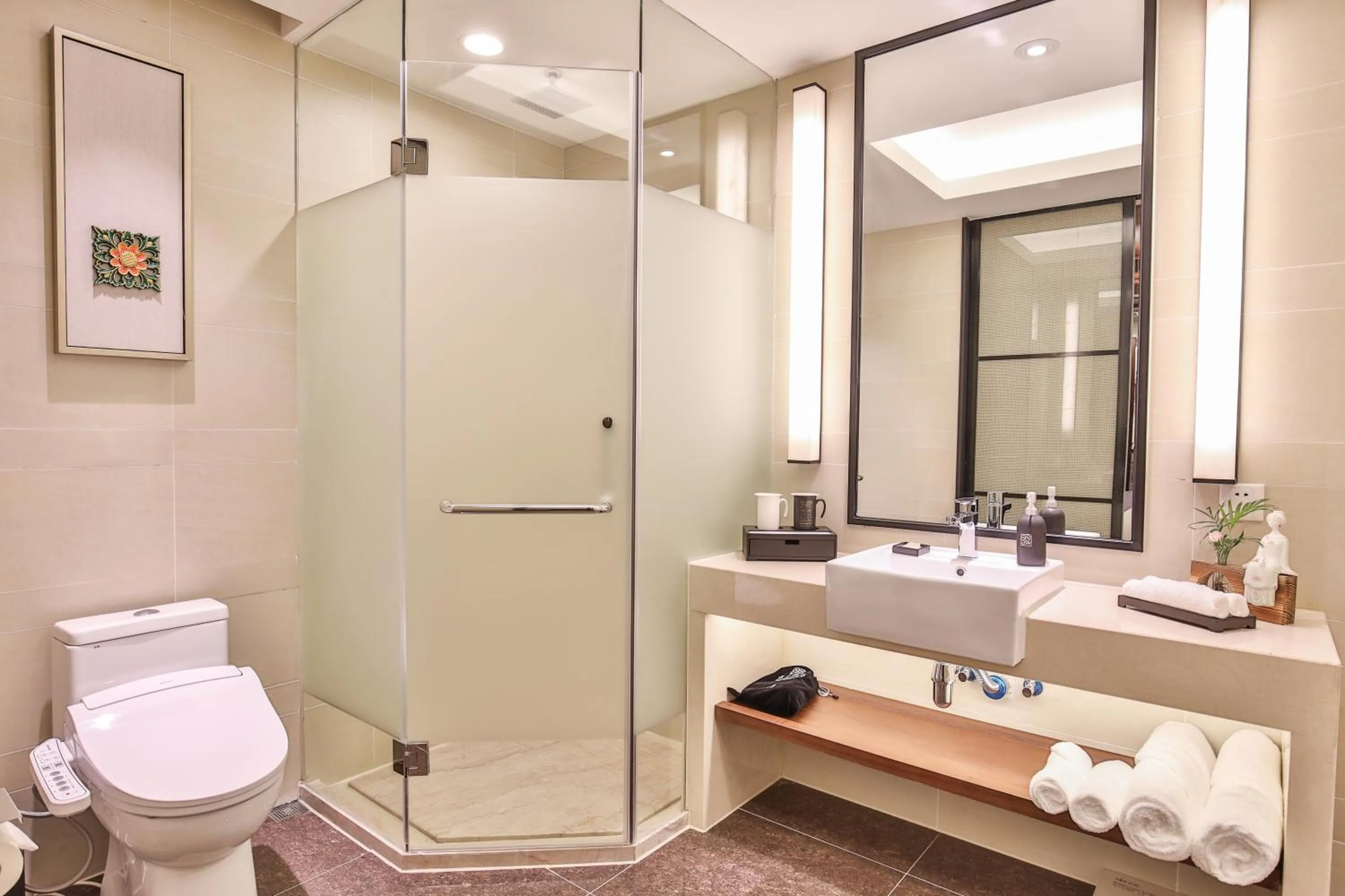 Toilet in SSAW Boutique Hotel Hangzhou Qianjiang New City