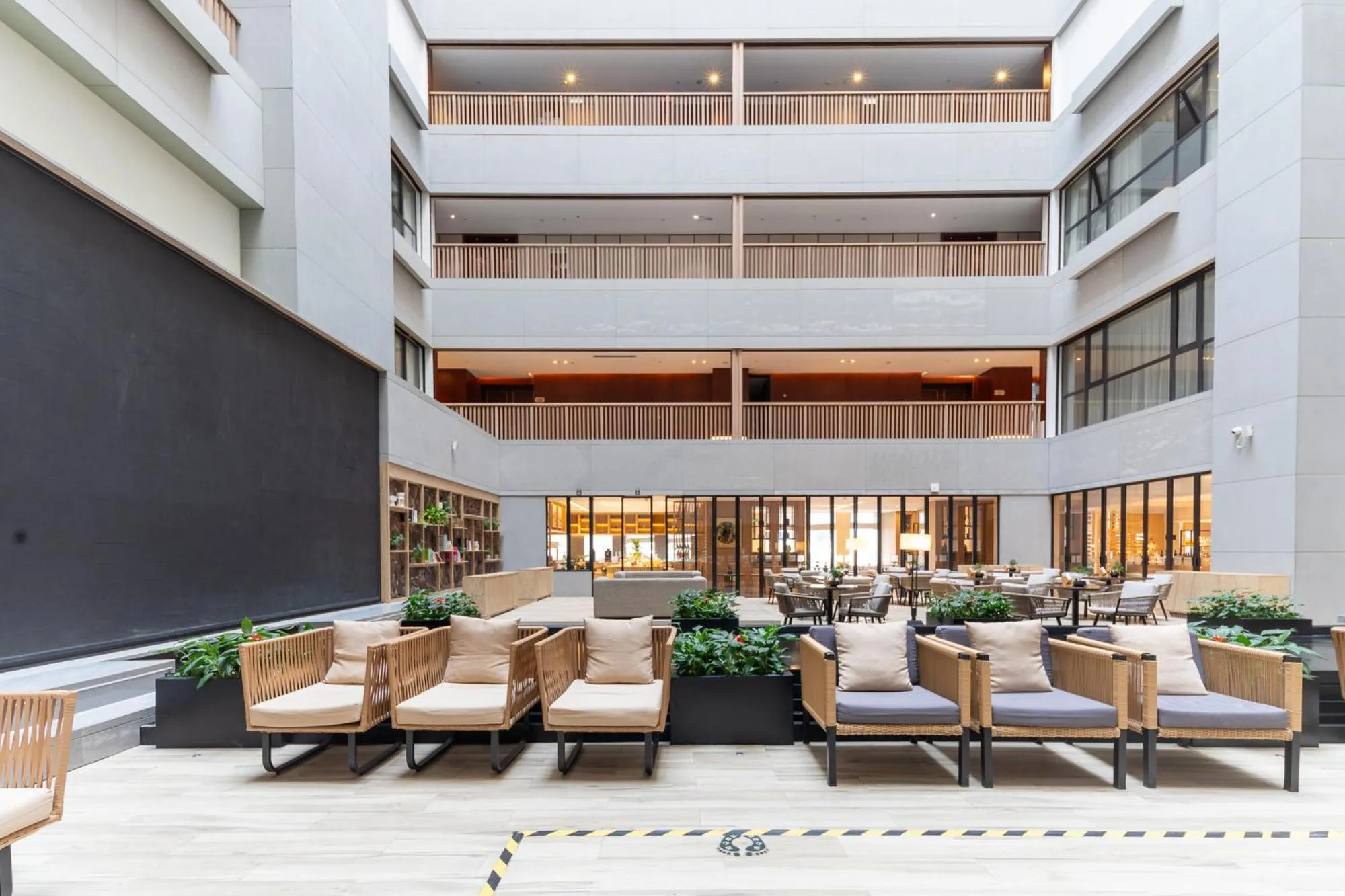 Restaurant/places to eat in SSAW Boutique Hotel Hangzhou Qianjiang New City