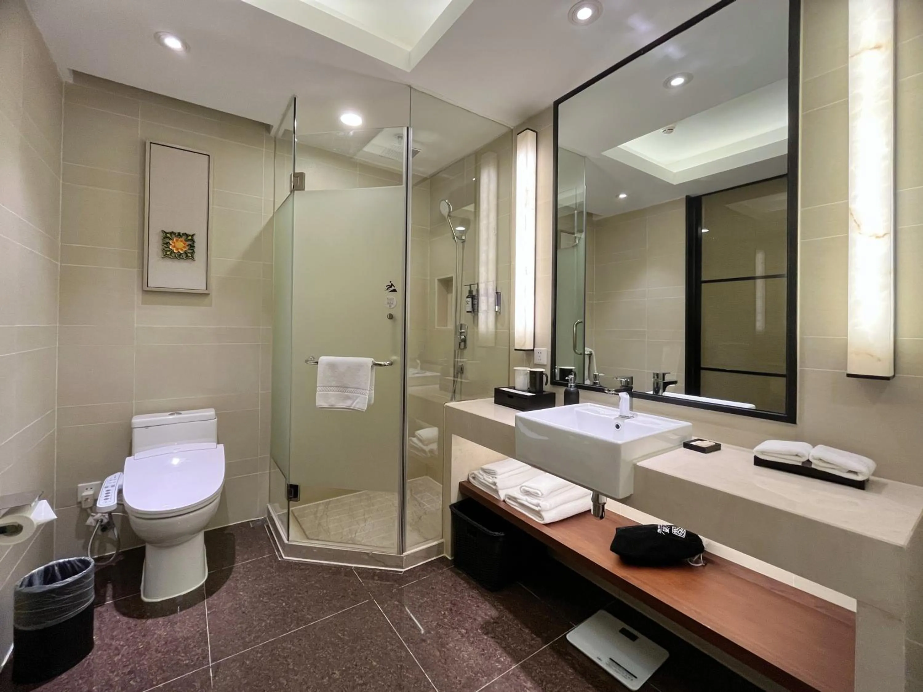 Shower in SSAW Boutique Hotel Hangzhou Qianjiang New City