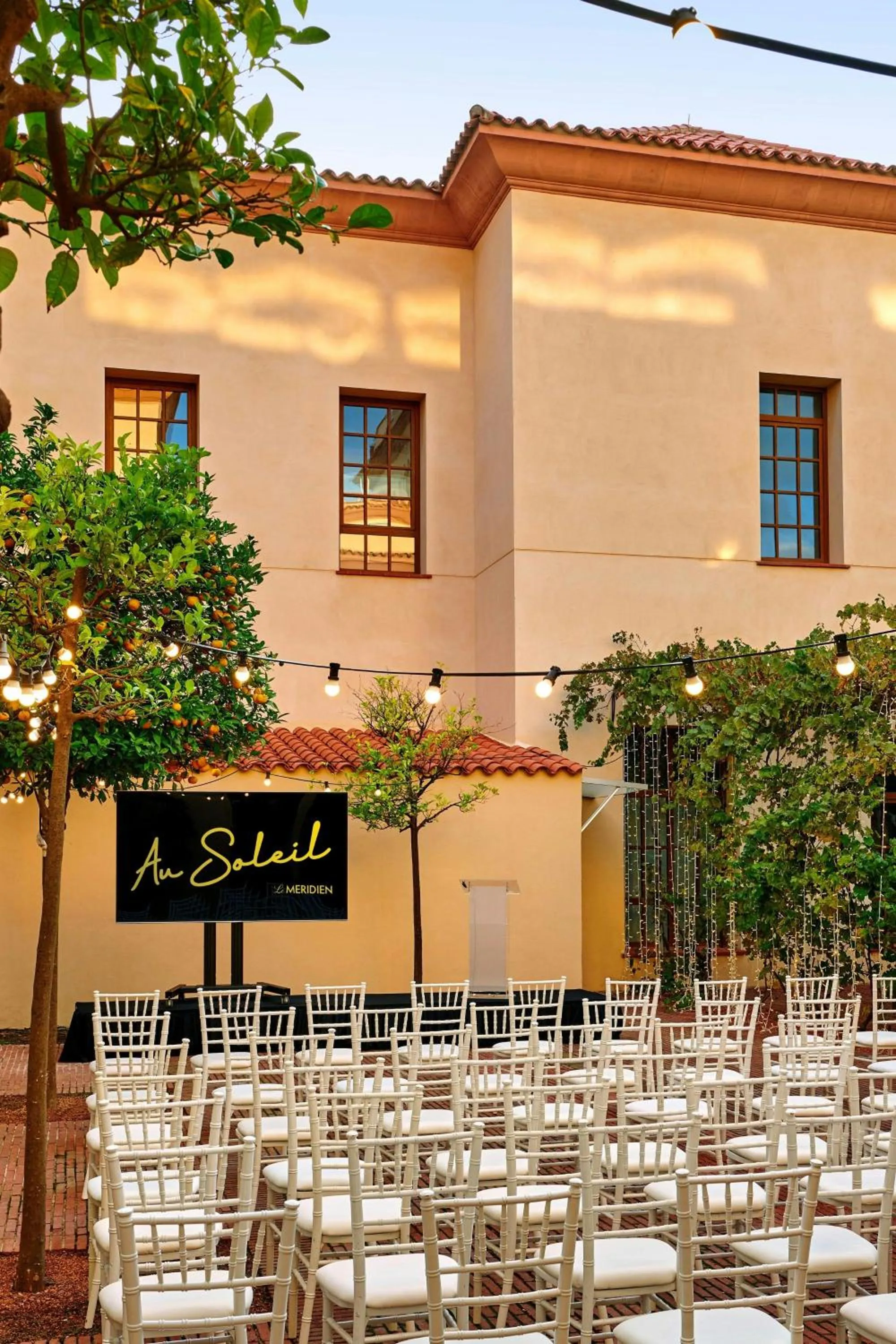 Entertainment in Le Meridien Ra Beach Hotel and Spa