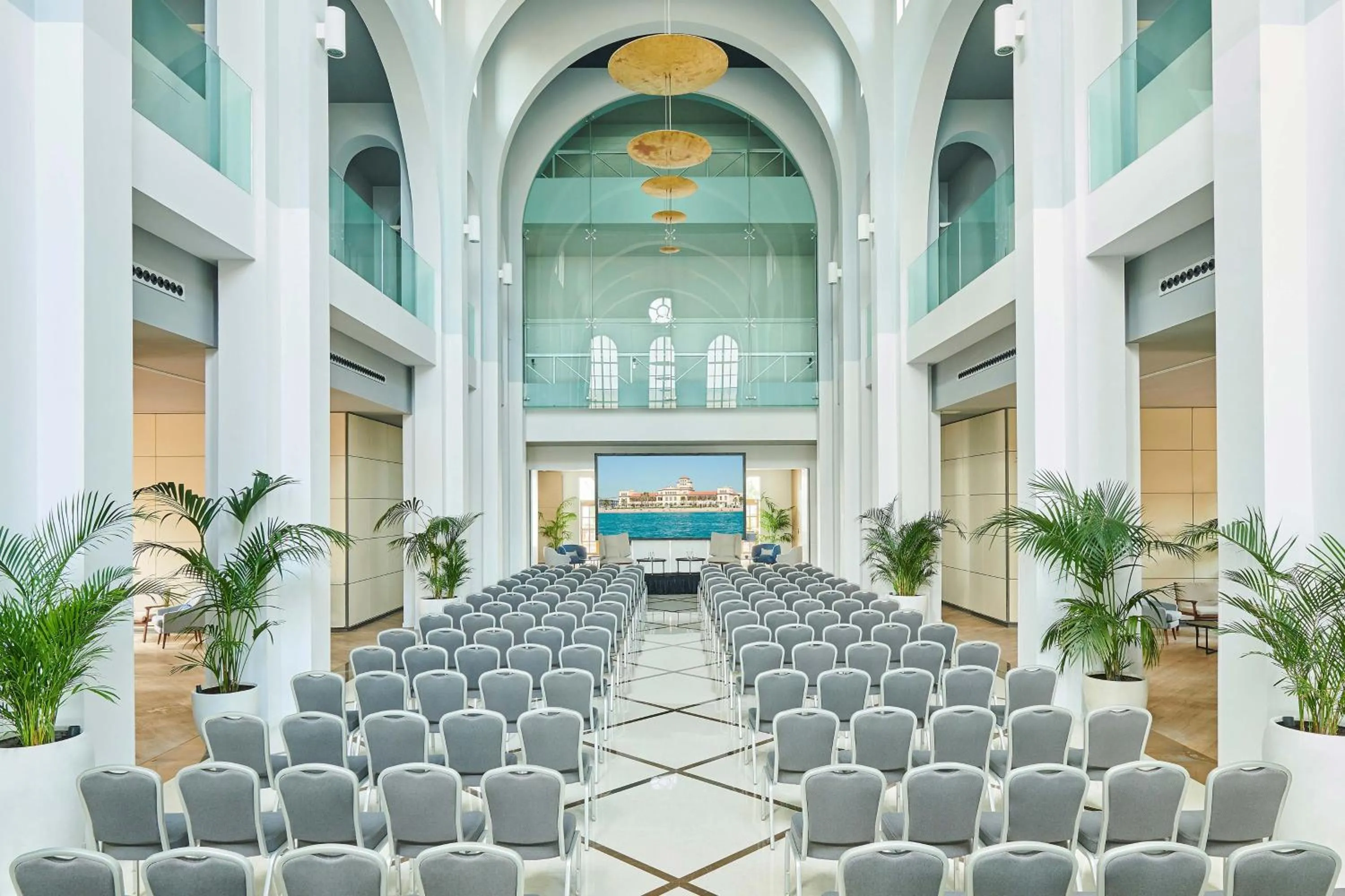 Entertainment in Le Meridien Ra Beach Hotel and Spa