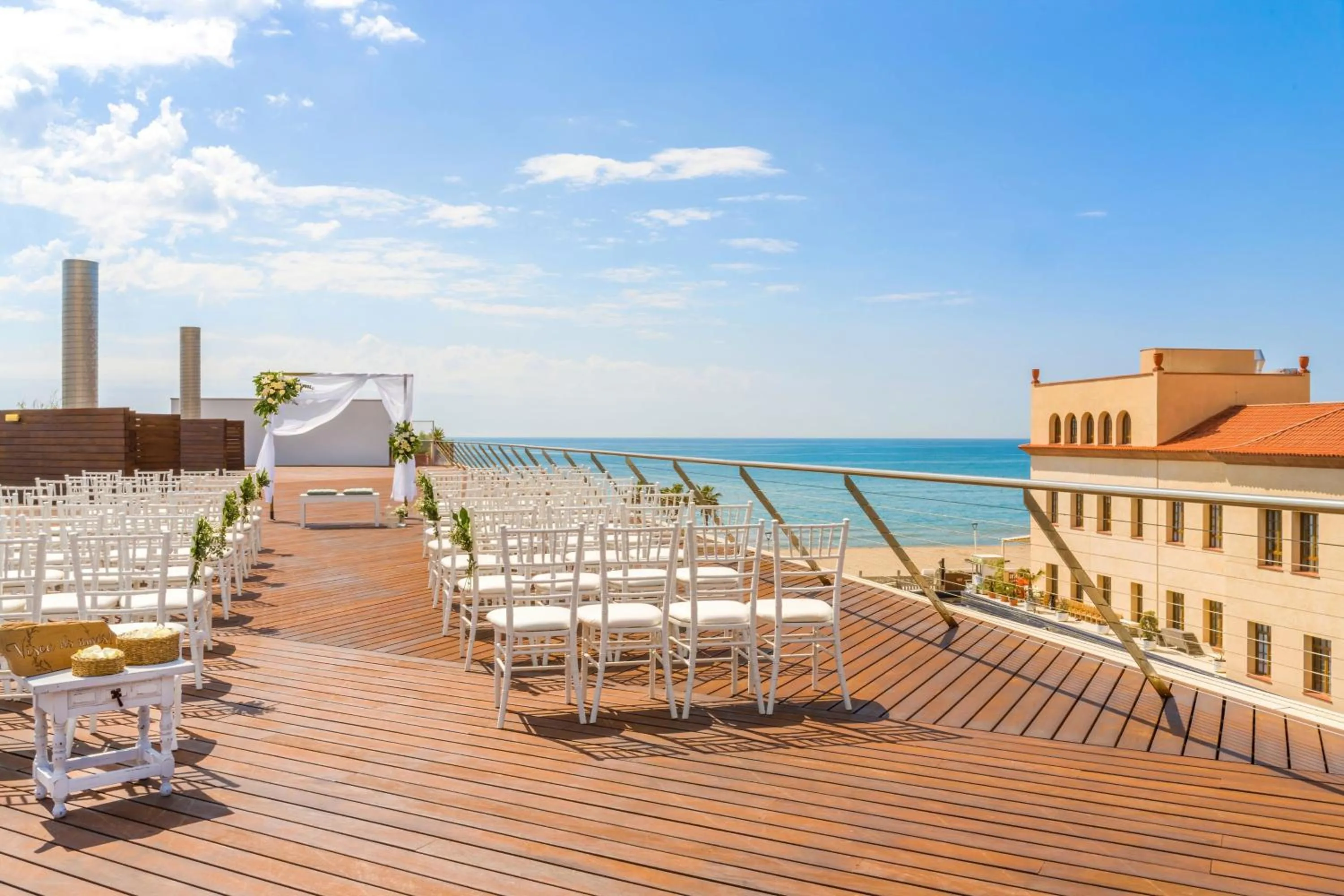 Banquet/Function facilities in Le Meridien Ra Beach Hotel and Spa