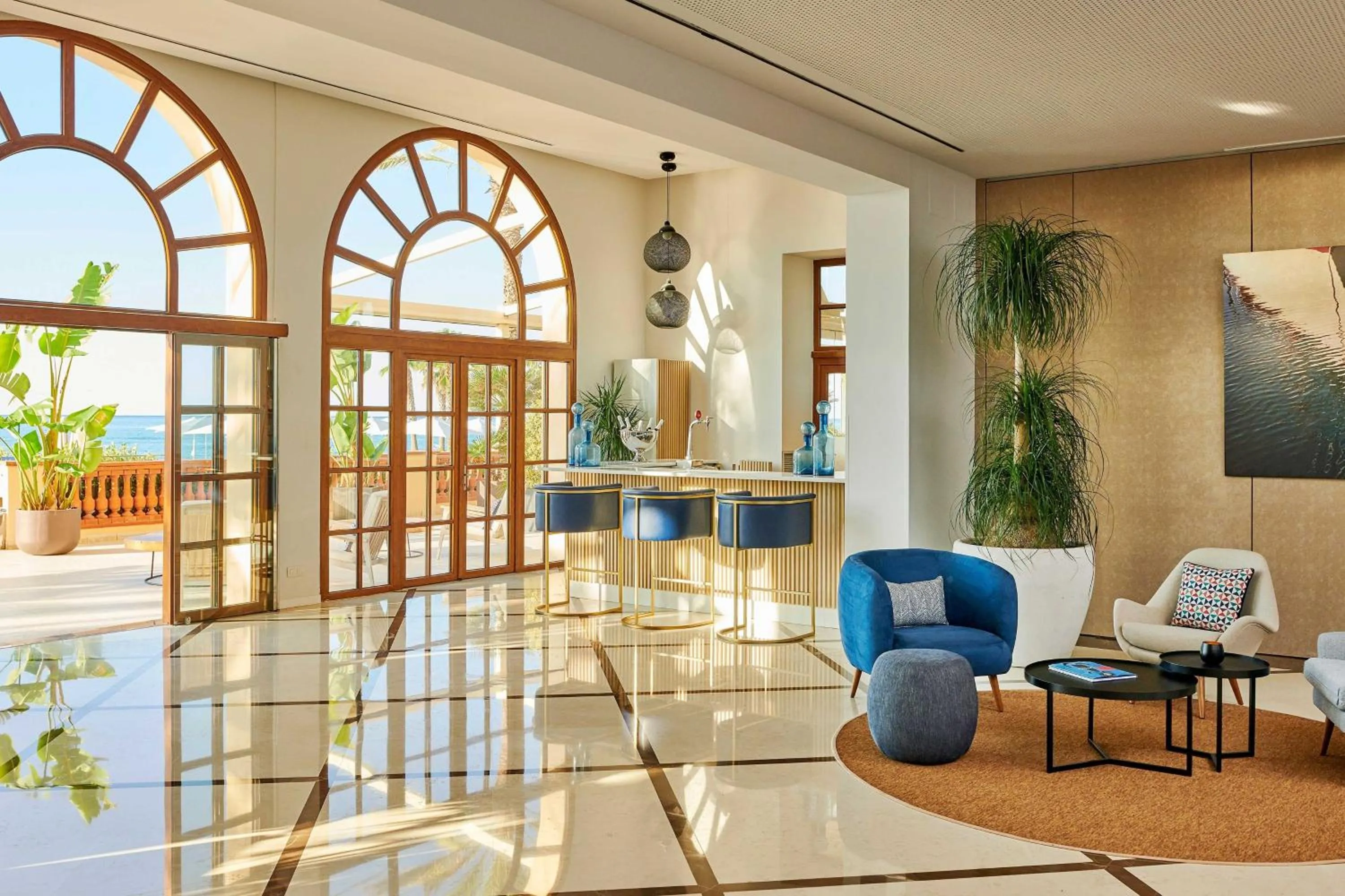 Lounge or bar in Le Meridien Ra Beach Hotel and Spa