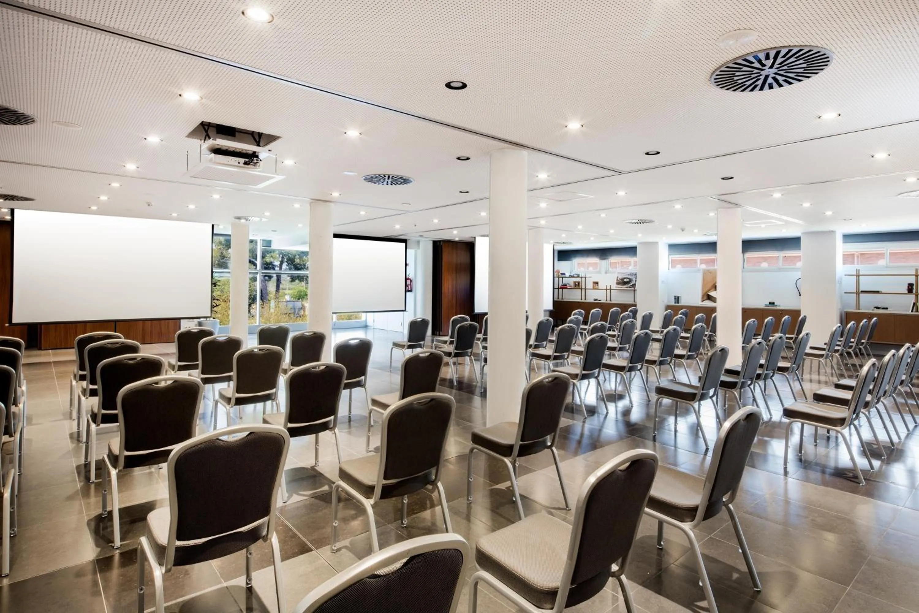 Meeting/conference room in Le Meridien Ra Beach Hotel and Spa