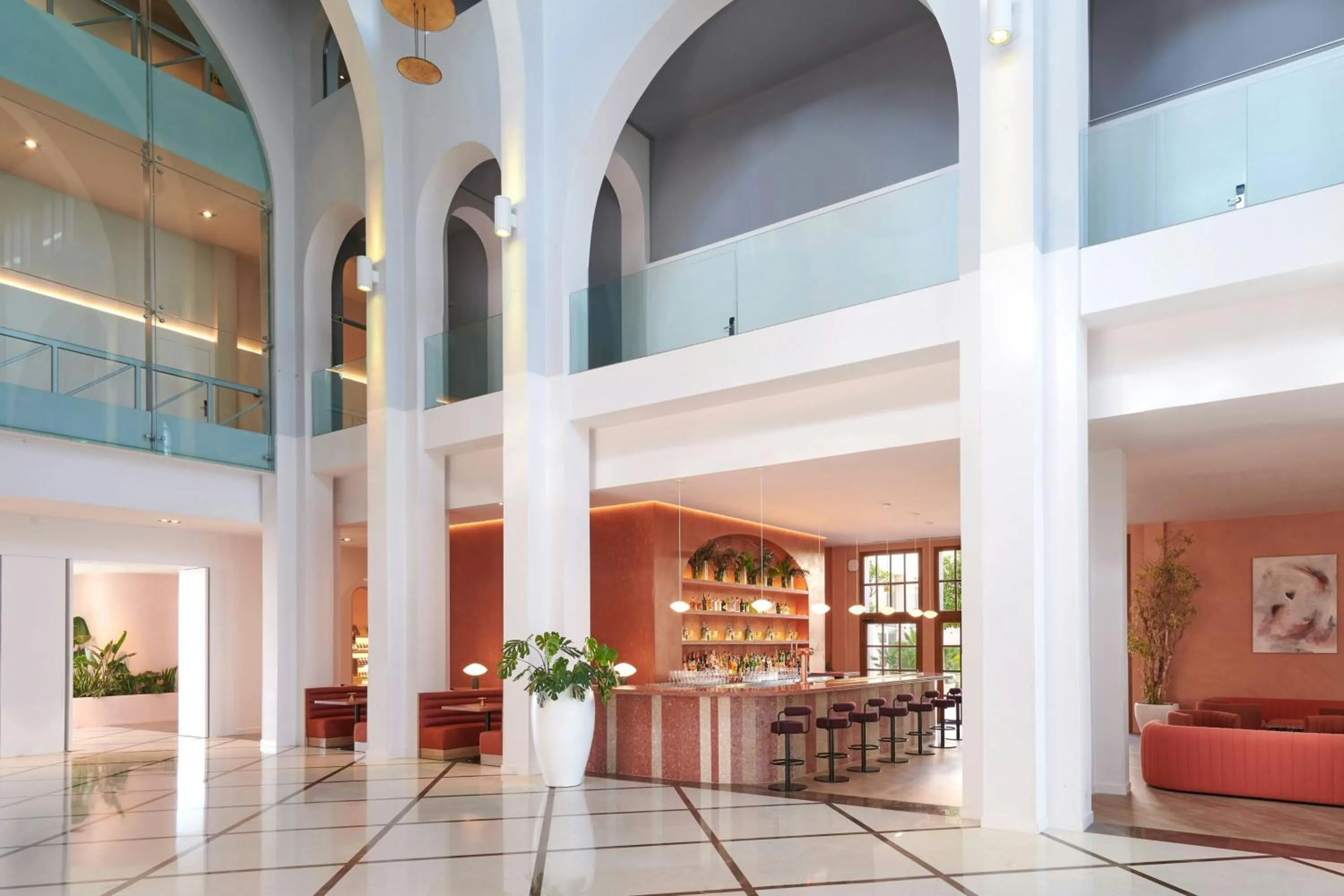 Lounge or bar in Le Meridien Ra Beach Hotel and Spa