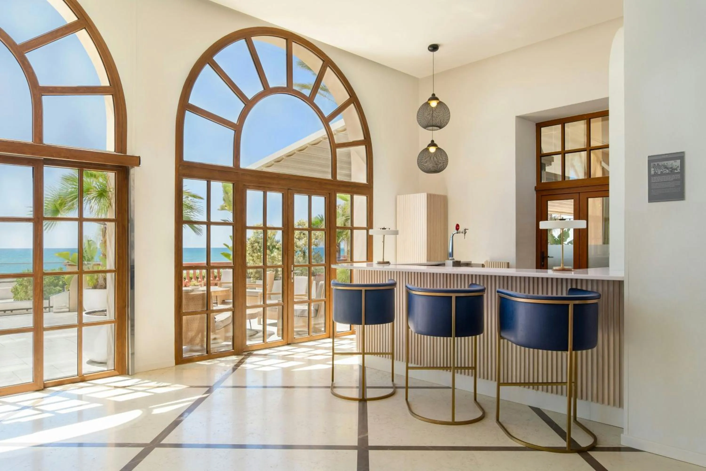 Lounge or bar in Le Meridien Ra Beach Hotel and Spa