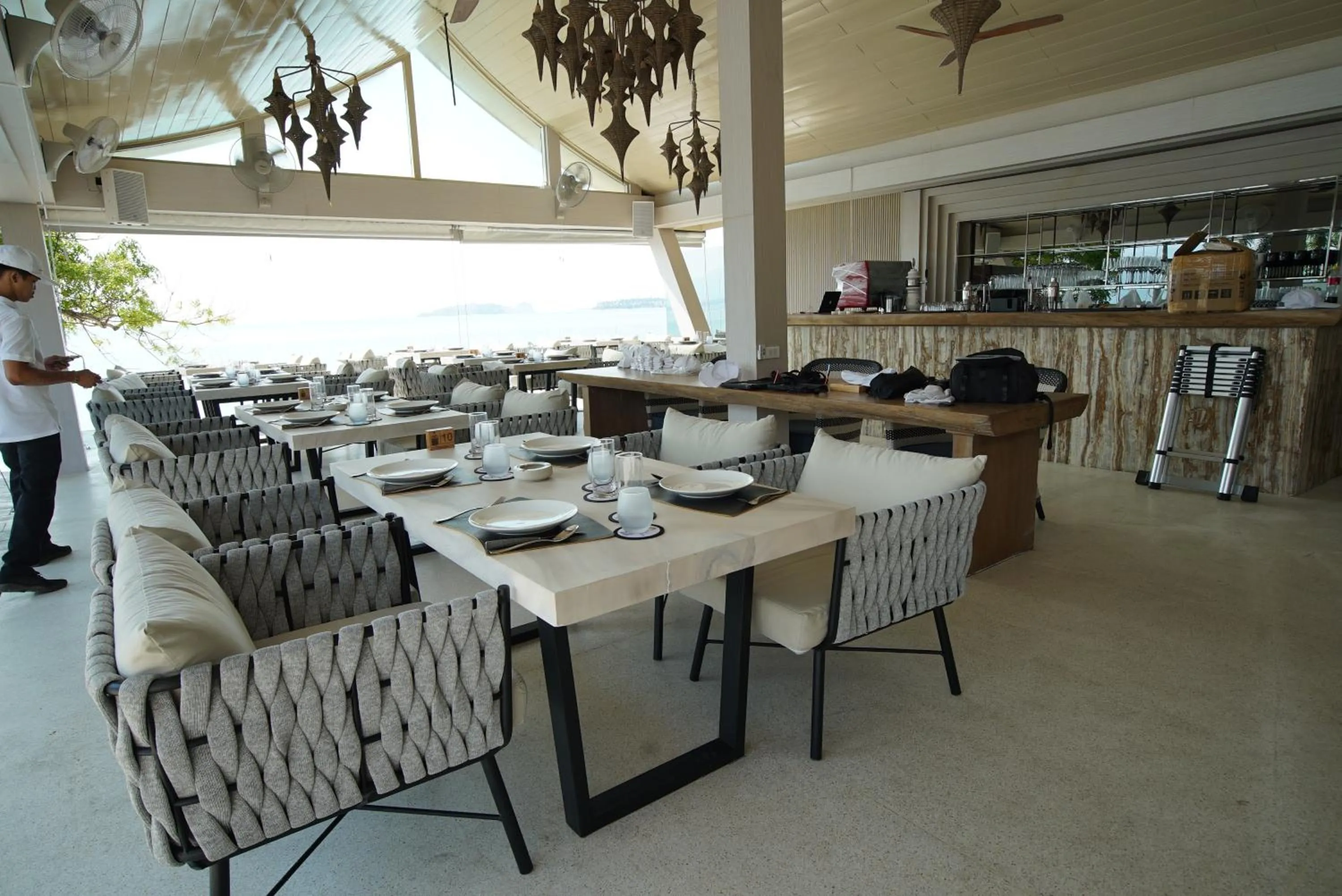 Restaurant/places to eat in Allure Resort