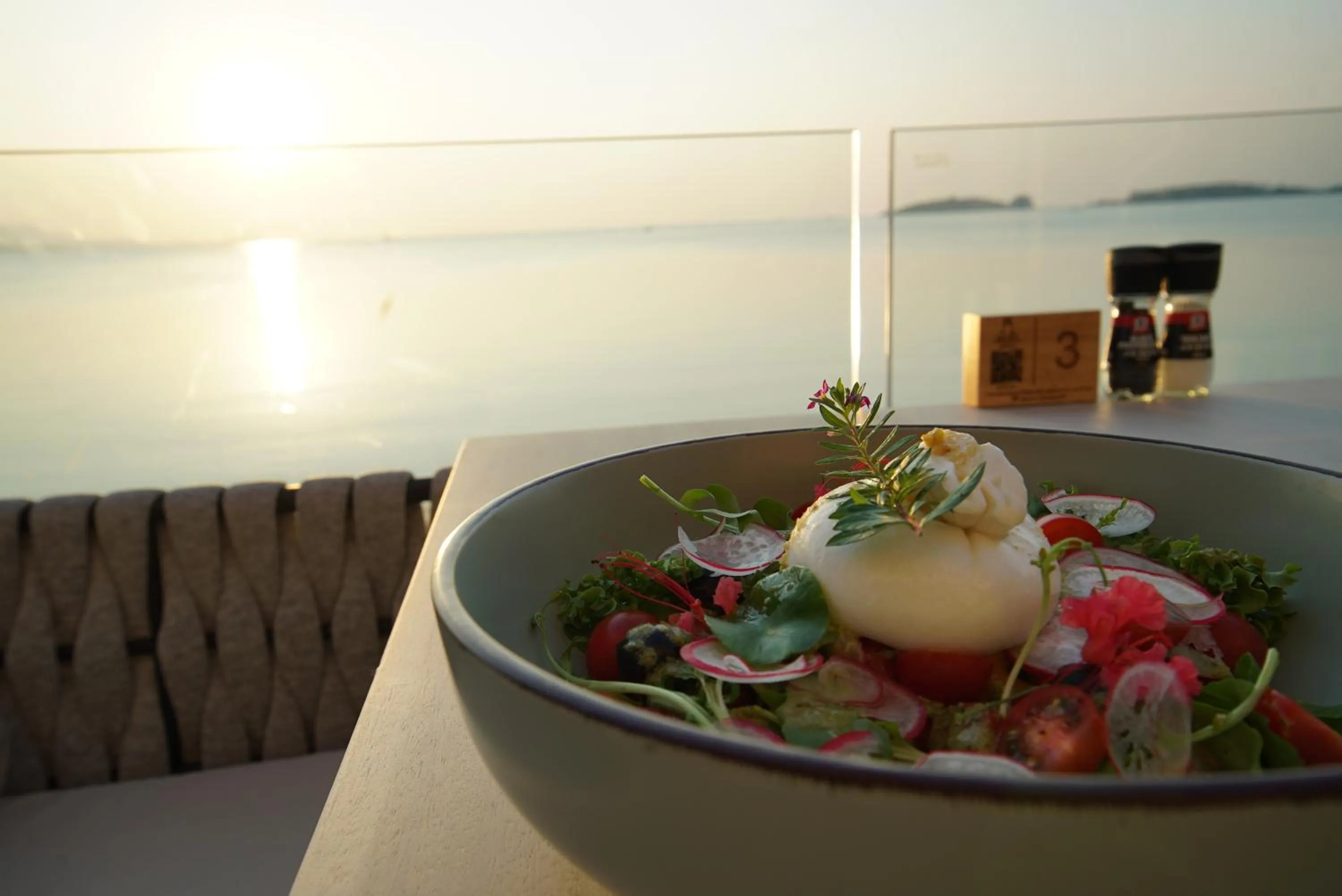 Restaurant/places to eat in Allure Resort