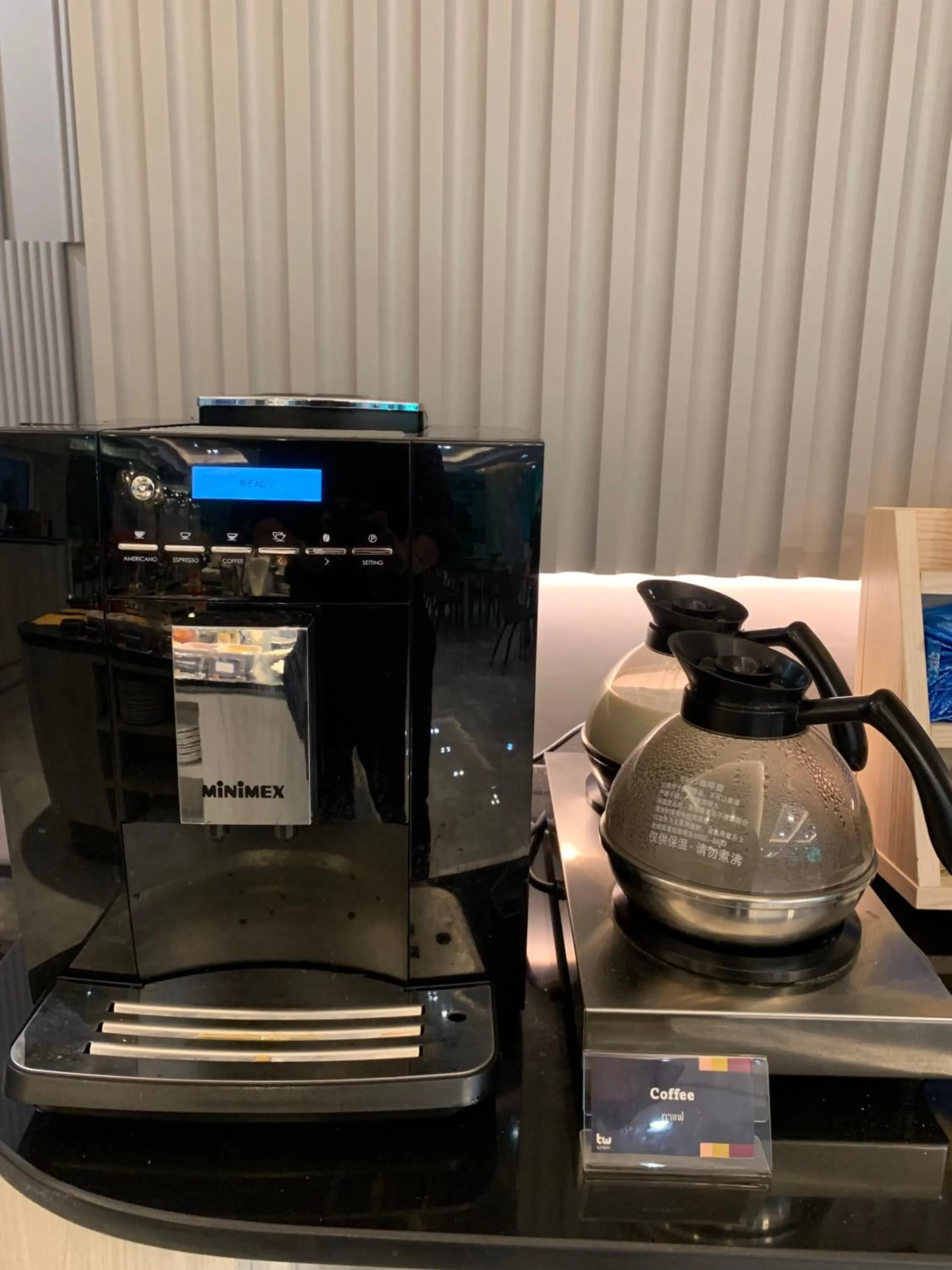 Coffee/tea facilities in Thana Wisut Hotel