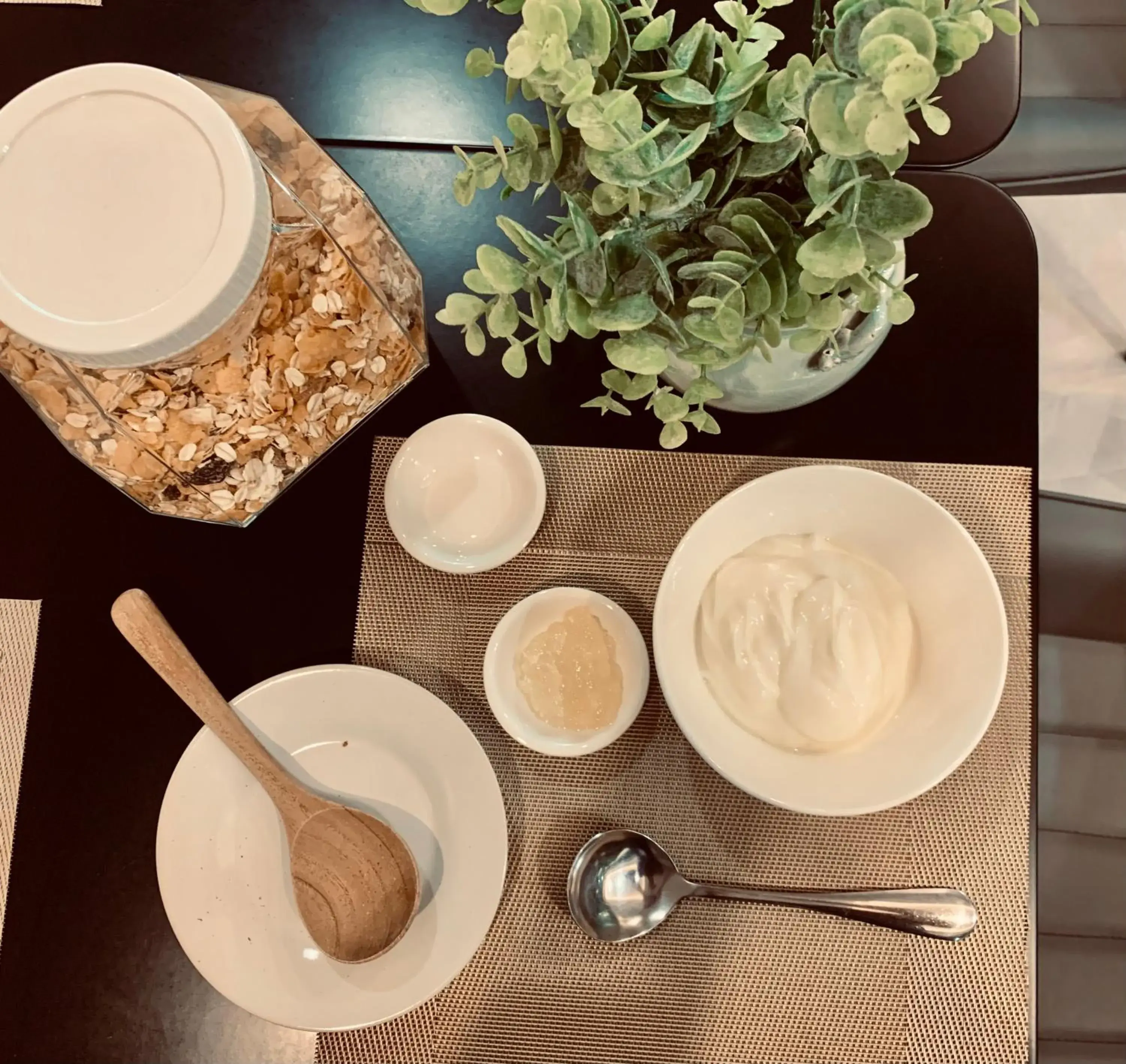 Restaurant/places to eat in Thana Wisut Hotel Restaurant/places to eat in Thana Wisut Hotel