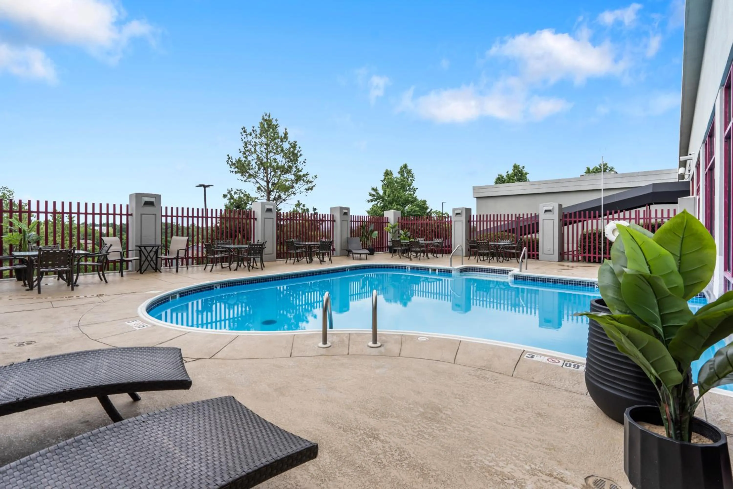 Swimming pool in Thousand Hills Resort Hotel