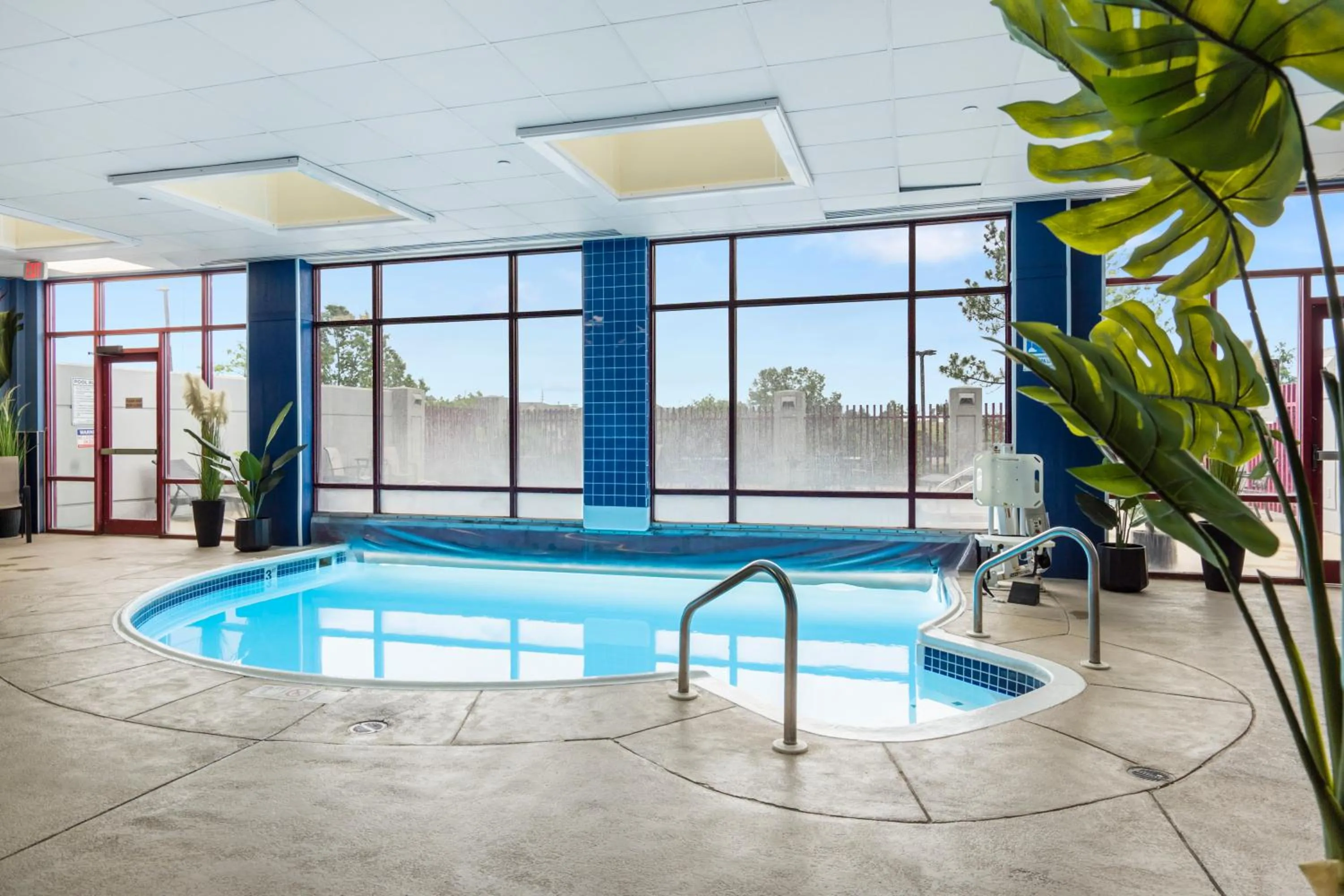 Swimming pool in Thousand Hills Resort Hotel