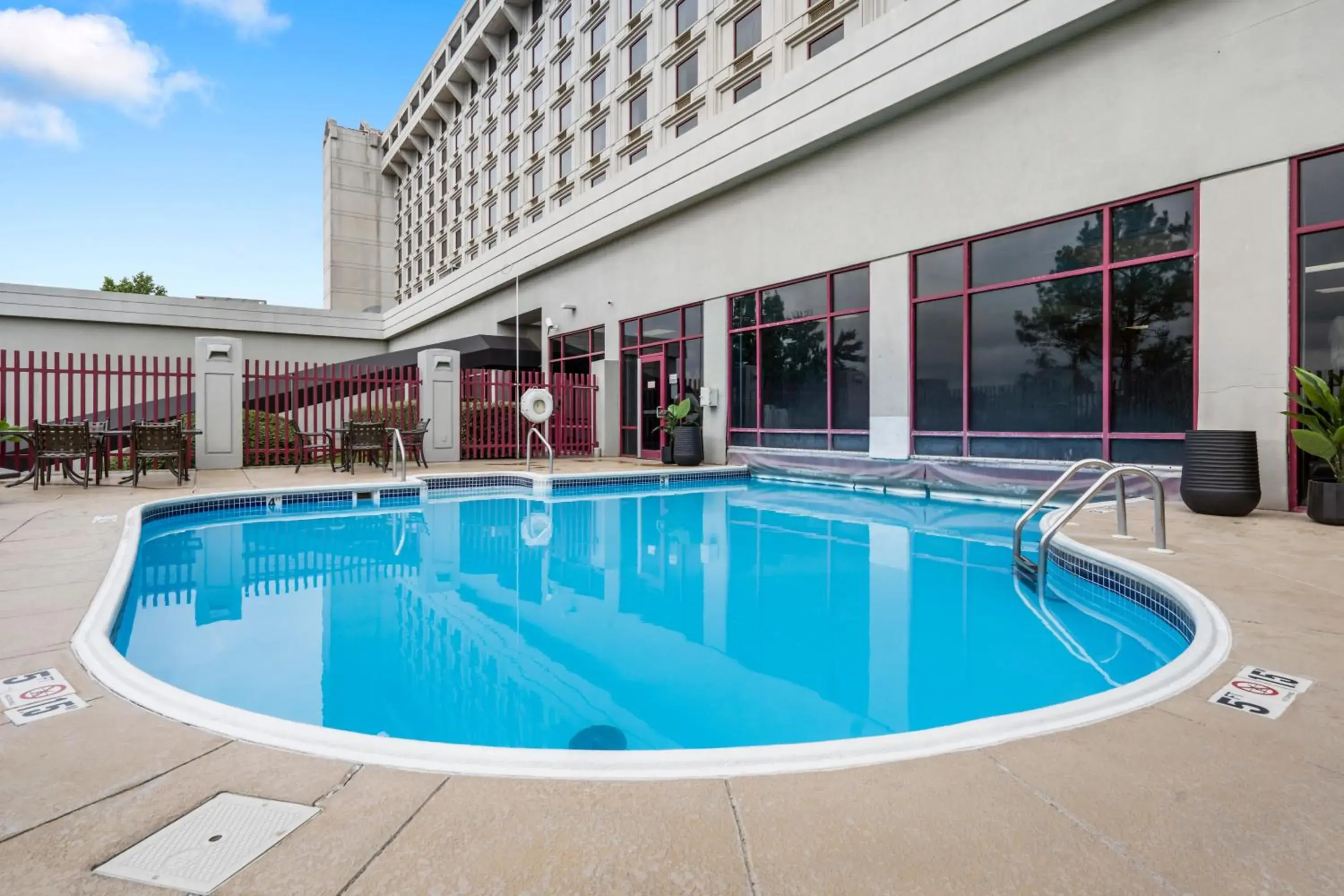Swimming pool in Thousand Hills Resort Hotel Swimming pool in Thousand Hills Resort Hotel