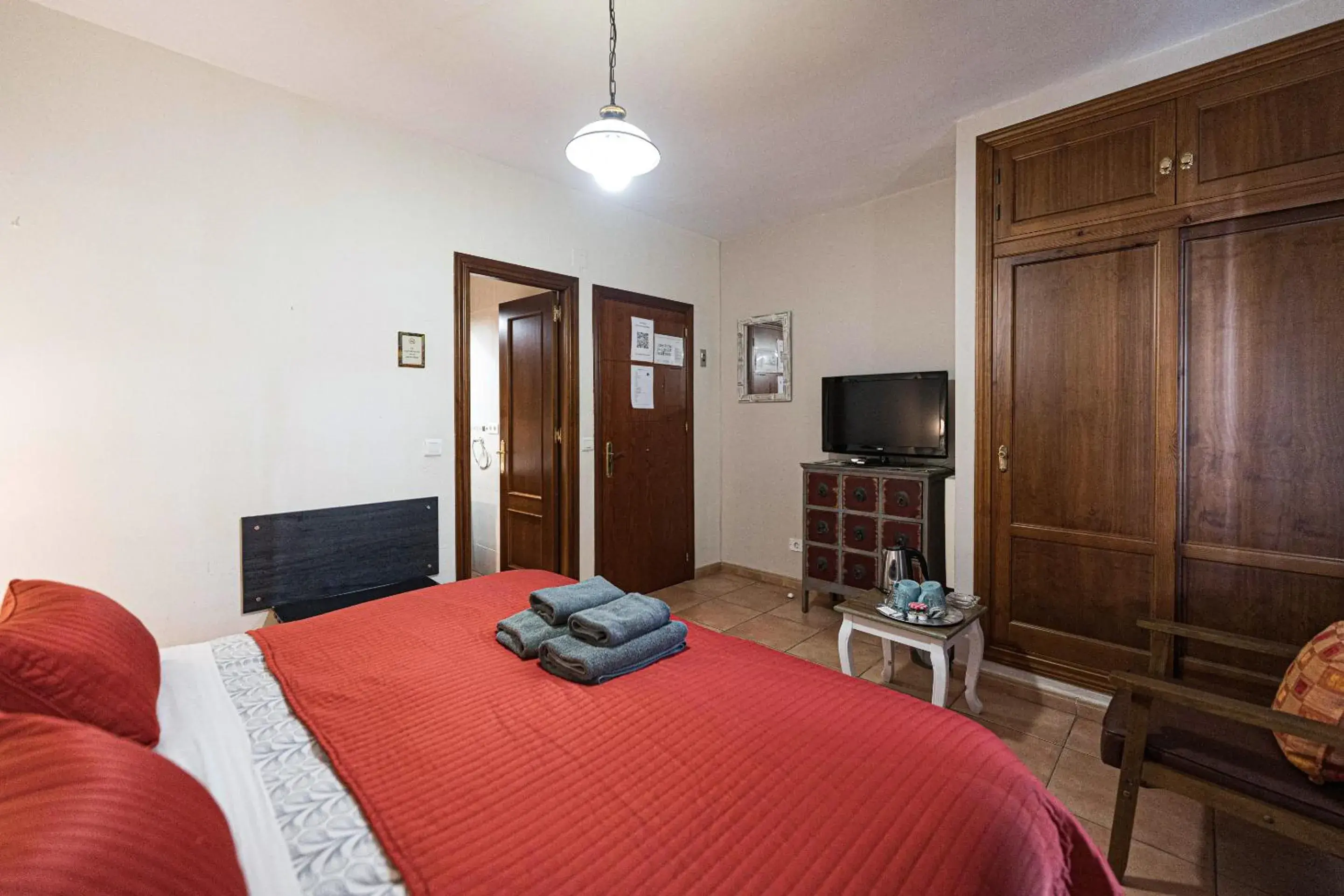 Double or Twin Room with Private Bathroom in Hostal Don Peque Double or Twin Room with Private Bathroom in Hostal Don Peque