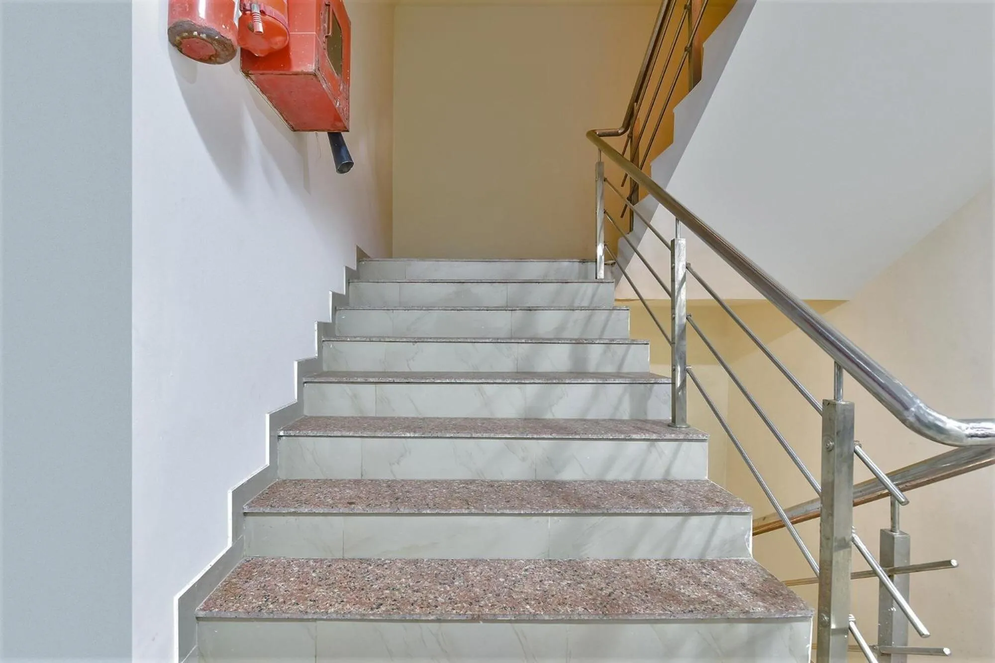 Lobby or reception in FabHotel Green Park - Nr Geeta Mandir